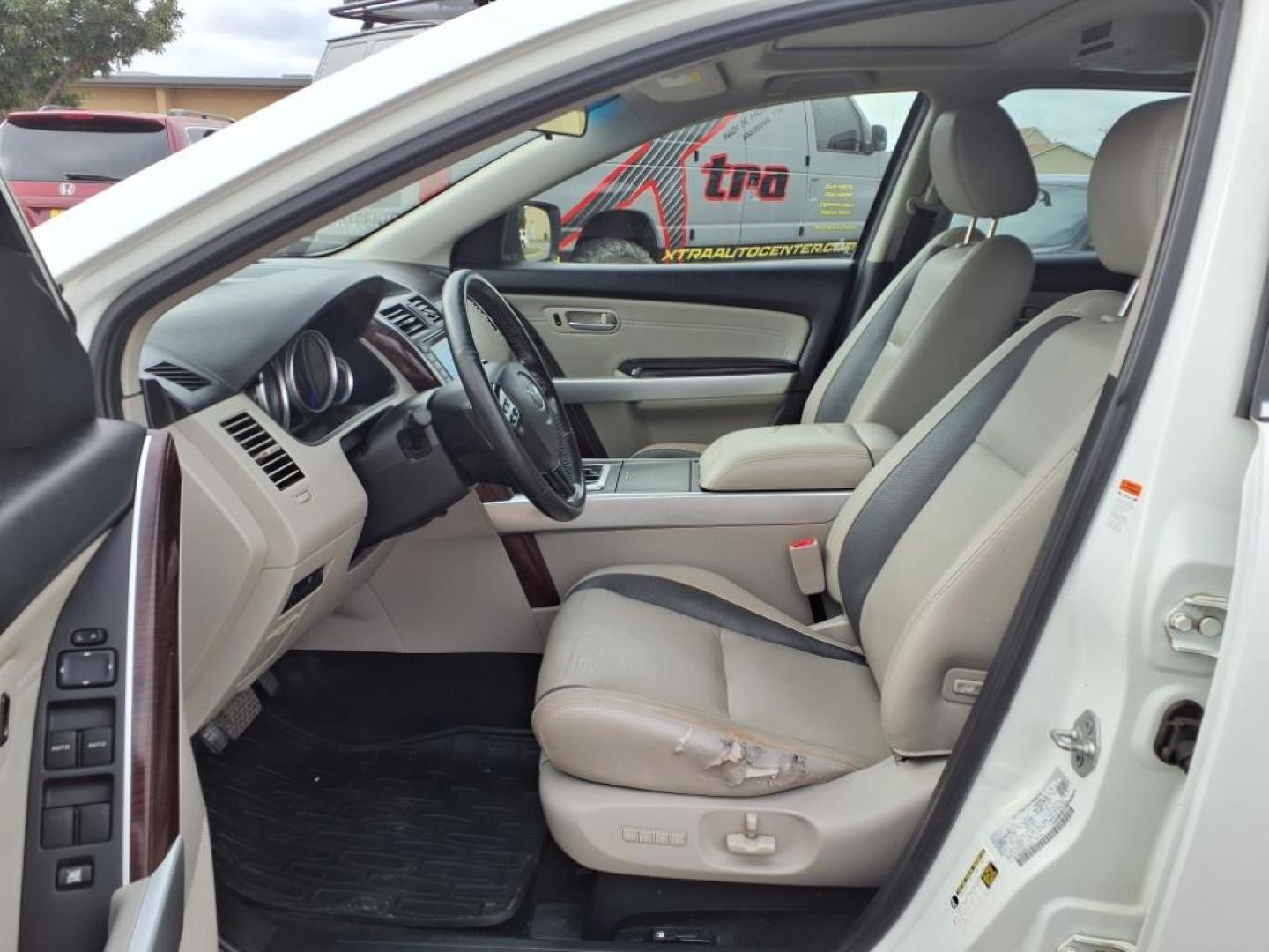 2008 Crystal White Pearl Mica Mazda CX-9 Touring (JM3TB28A880) with an 3.7L 3.7L V6 270hp 273ft. lbs. Sequential Multiport Fuel Injection engine, 6-Speed Shiftable Automatic transmission, located at 1401 N. Hobart, Pampa, TX, 79065, (806) 665-9872, 35.549953, -100.975098 - Photo#11