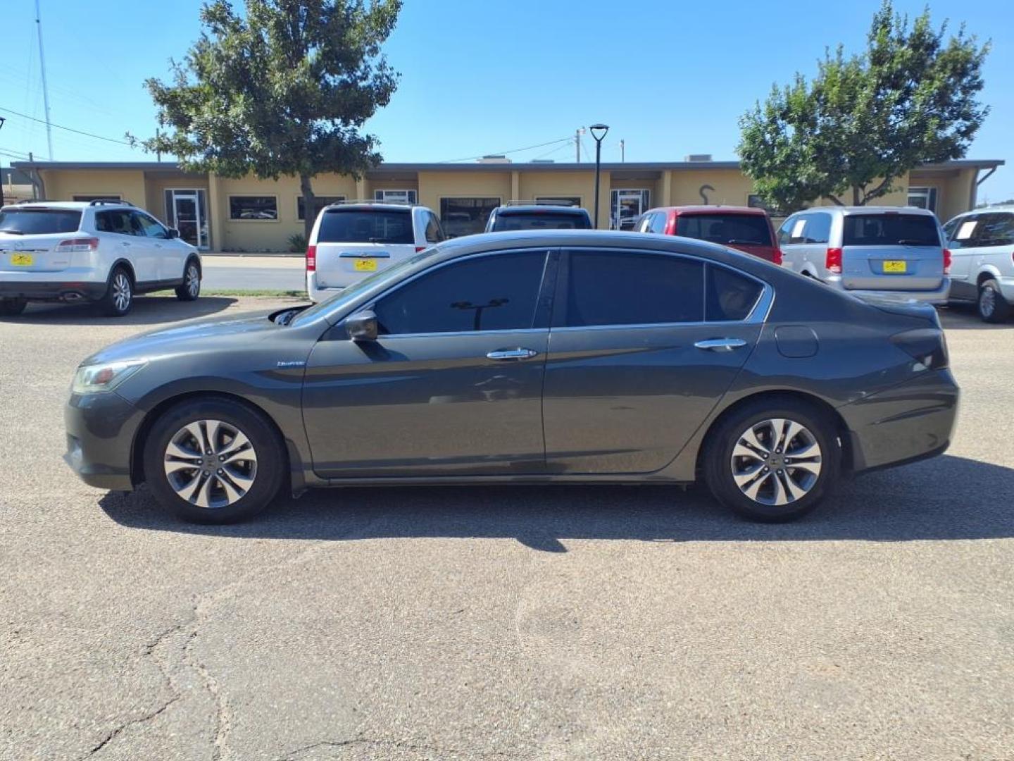 2014 Hematite Metallic Gn Honda Accord LX (1HGCR2F30EA) with an 2.4L 2.4L I4 185hp 181ft. lbs. Direct Injection engine, CVT transmission, located at 1401 N. Hobart, Pampa, TX, 79065, (806) 665-9872, 35.549953, -100.975098 - Photo#4