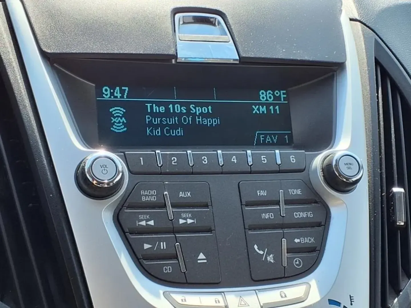 2010 Black Chevrolet Equinox LT1 FWD (2CNALDEW5A6) with an Other engine, Automatic transmission, located at 1401 N. Hobart, Pampa, TX, 79065, (806) 665-9872, 35.549953, -100.975098 - Are you ready to elevate your adventures and tackle your daily drives with confidence? The 2010 Chevrolet Equinox LT1 FWD, available at Xtra Auto Center, is the perfect SUV for families, commuters, and weekend explorers alike. With its spacious interior and impressive features, this vehicle is desig - Photo#5