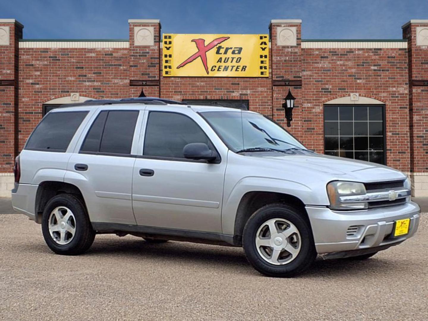 2006 Silverstone Metallic Chevrolet TrailBlazer LS (1GNDT13SX62) with an 4.2L 4L NA I6 double overhead cam (DOHC) 24V Fuel Injected engine, 4-Speed Automatic transmission, located at 1401 N. Hobart, Pampa, TX, 79065, (806) 665-9872, 35.549953, -100.975098 - Photo#0