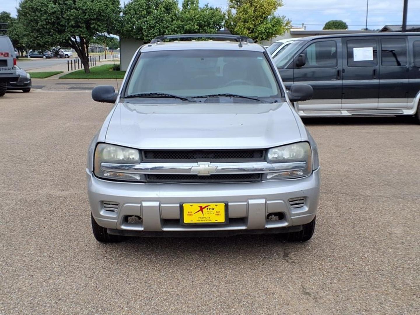 2006 Silverstone Metallic Chevrolet TrailBlazer LS (1GNDT13SX62) with an 4.2L 4L NA I6 double overhead cam (DOHC) 24V Fuel Injected engine, 4-Speed Automatic transmission, located at 1401 N. Hobart, Pampa, TX, 79065, (806) 665-9872, 35.549953, -100.975098 - Photo#1