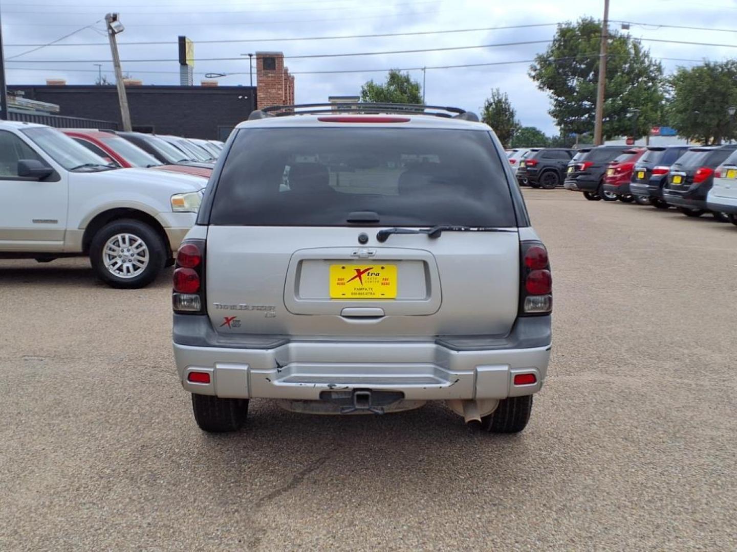 2006 Silverstone Metallic Chevrolet TrailBlazer LS (1GNDT13SX62) with an 4.2L 4L NA I6 double overhead cam (DOHC) 24V Fuel Injected engine, 4-Speed Automatic transmission, located at 1401 N. Hobart, Pampa, TX, 79065, (806) 665-9872, 35.549953, -100.975098 - Photo#3