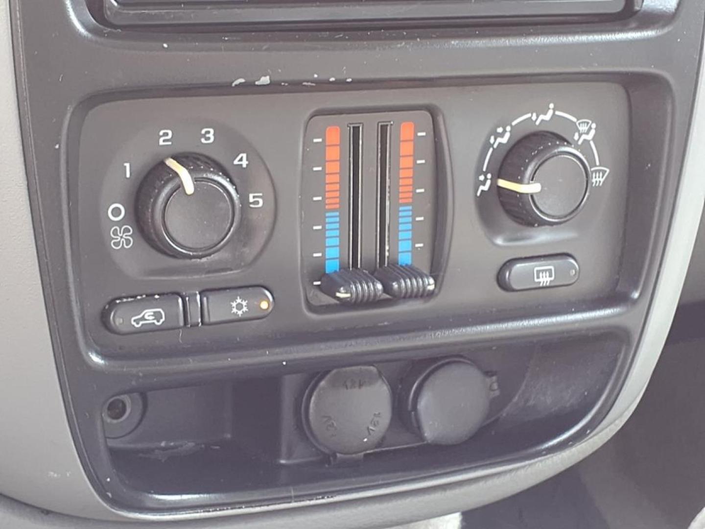 2006 Silverstone Metallic Chevrolet TrailBlazer LS (1GNDT13SX62) with an 4.2L 4L NA I6 double overhead cam (DOHC) 24V Fuel Injected engine, 4-Speed Automatic transmission, located at 1401 N. Hobart, Pampa, TX, 79065, (806) 665-9872, 35.549953, -100.975098 - Photo#6
