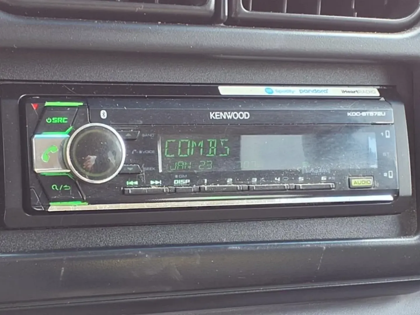 1999 Silver Dodge DAKOTA (1B7GL22X5XS) with an 3.9L engine, Automatic transmission, located at 1401 N. Hobart, Pampa, TX, 79065, (806) 665-9872, 35.549953, -100.975098 - **Rugged Yet Reliable: Discover the 1999 Dodge Dakota at Xtra Auto Center in Pampa, TX!**<br /> <br /> Are you an adventurous soul looking for the perfect pickup to accompany you on all your weekend escapades? Or perhaps you need a dependable vehicle that can handle your daily commute while providin - Photo#5