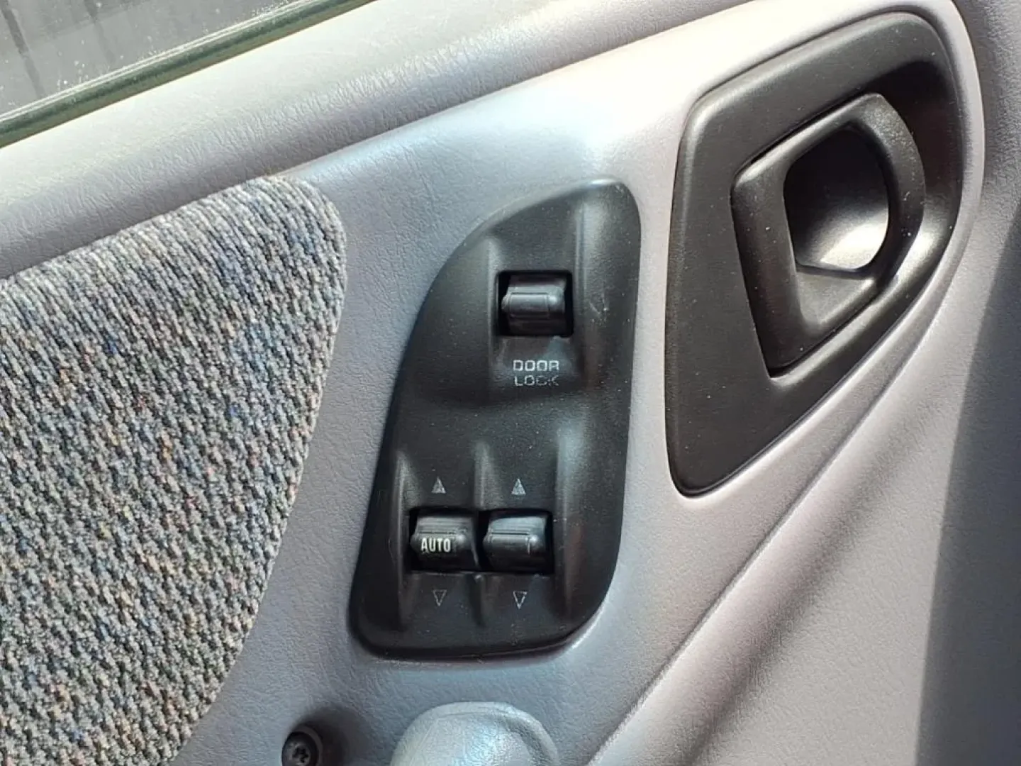 1999 Silver Dodge DAKOTA (1B7GL22X5XS) with an 3.9L engine, Automatic transmission, located at 1401 N. Hobart, Pampa, TX, 79065, (806) 665-9872, 35.549953, -100.975098 - **Rugged Yet Reliable: Discover the 1999 Dodge Dakota at Xtra Auto Center in Pampa, TX!**<br /> <br /> Are you an adventurous soul looking for the perfect pickup to accompany you on all your weekend escapades? Or perhaps you need a dependable vehicle that can handle your daily commute while providin - Photo#8