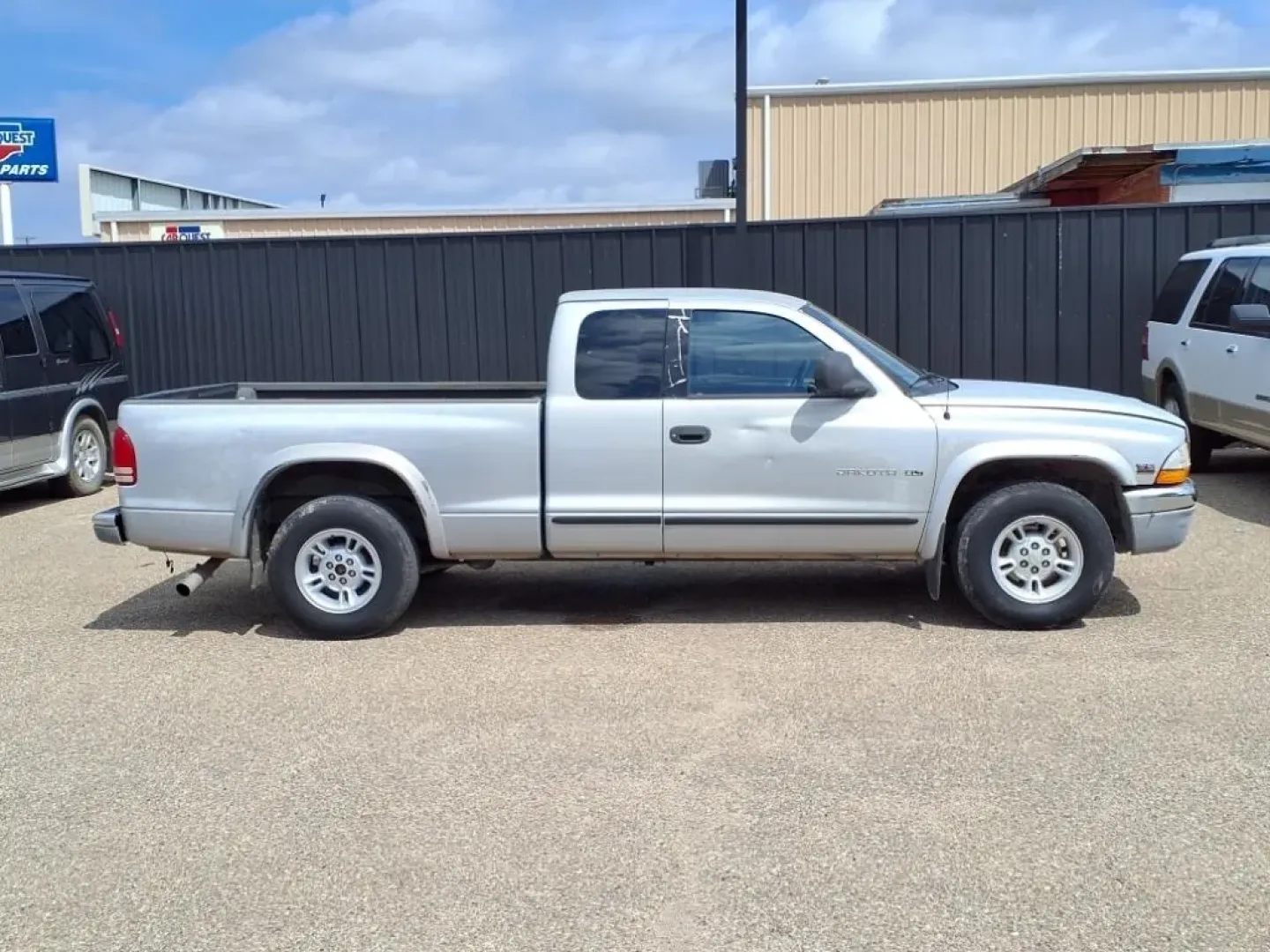 1999 Silver Dodge Dakota Club Cab 2WD (1B7GL22X5XS) with an Other engine, Automatic transmission, located at 1401 N. Hobart, Pampa, TX, 79065, (806) 665-9872, 35.549953, -100.975098 - **Rugged Yet Reliable: Discover the 1999 Dodge Dakota at Xtra Auto Center in Pampa, TX!**<br /> <br /> Are you an adventurous soul looking for the perfect pickup to accompany you on all your weekend escapades? Or perhaps you need a dependable vehicle that can handle your daily commute while providin - Photo#2
