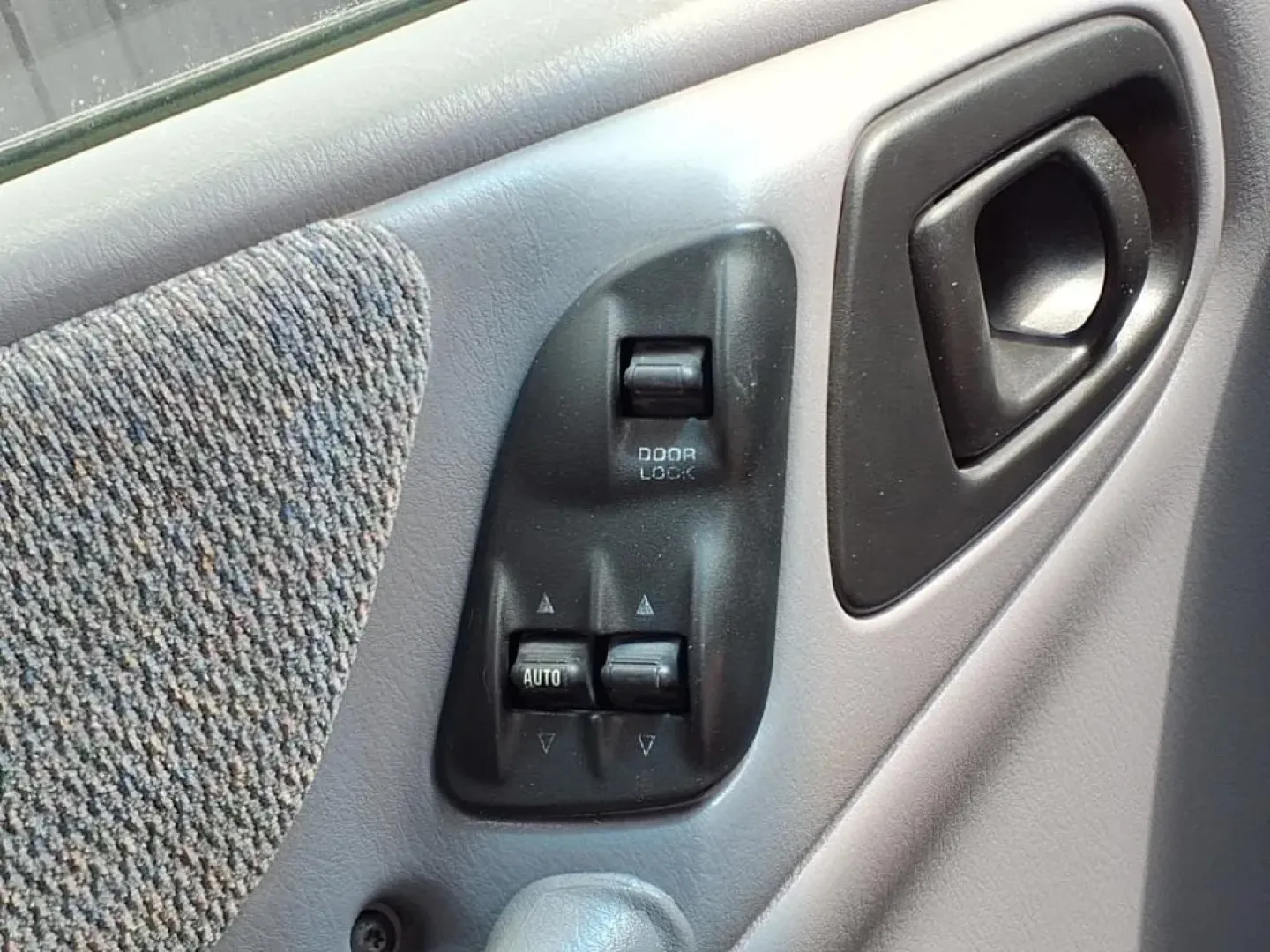 1999 Silver Dodge Dakota Club Cab 2WD (1B7GL22X5XS) with an Other engine, Automatic transmission, located at 1401 N. Hobart, Pampa, TX, 79065, (806) 665-9872, 35.549953, -100.975098 - **Rugged Yet Reliable: Discover the 1999 Dodge Dakota at Xtra Auto Center in Pampa, TX!**<br /> <br /> Are you an adventurous soul looking for the perfect pickup to accompany you on all your weekend escapades? Or perhaps you need a dependable vehicle that can handle your daily commute while providin - Photo#8