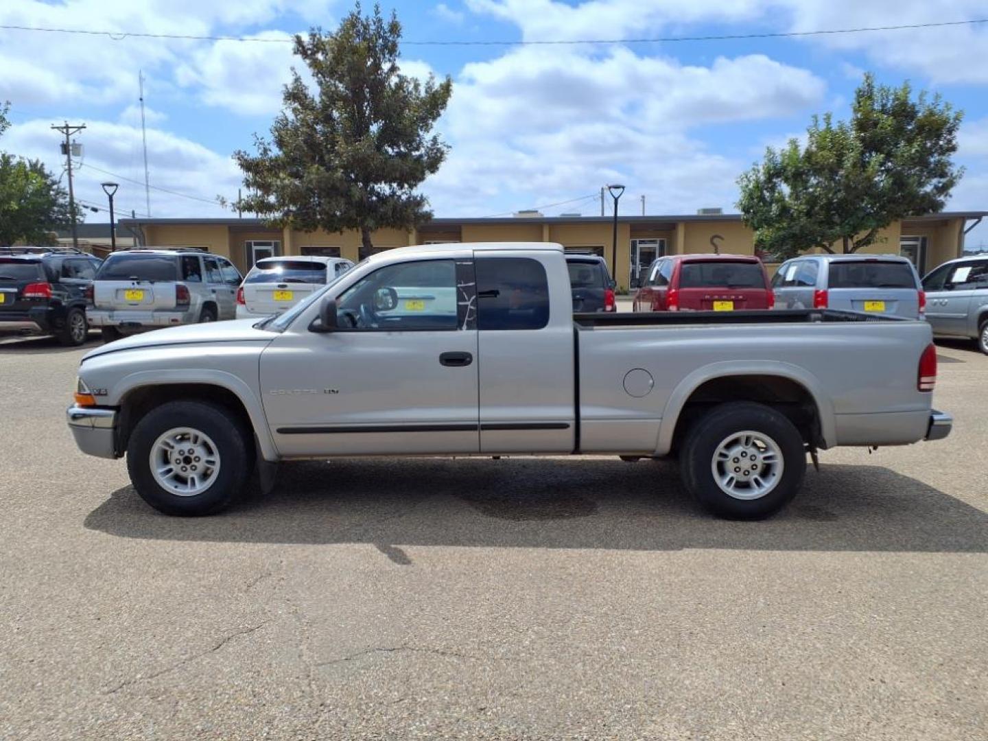 1999 Silver Dodge Dakota SLT (1B7GL22X5XS) with an 3.9L 3.9L V6 175hp 225ft. lbs. Fuel Injected engine, Automatic transmission, located at 1401 N. Hobart, Pampa, TX, 79065, (806) 665-9872, 35.549953, -100.975098 - Photo#4