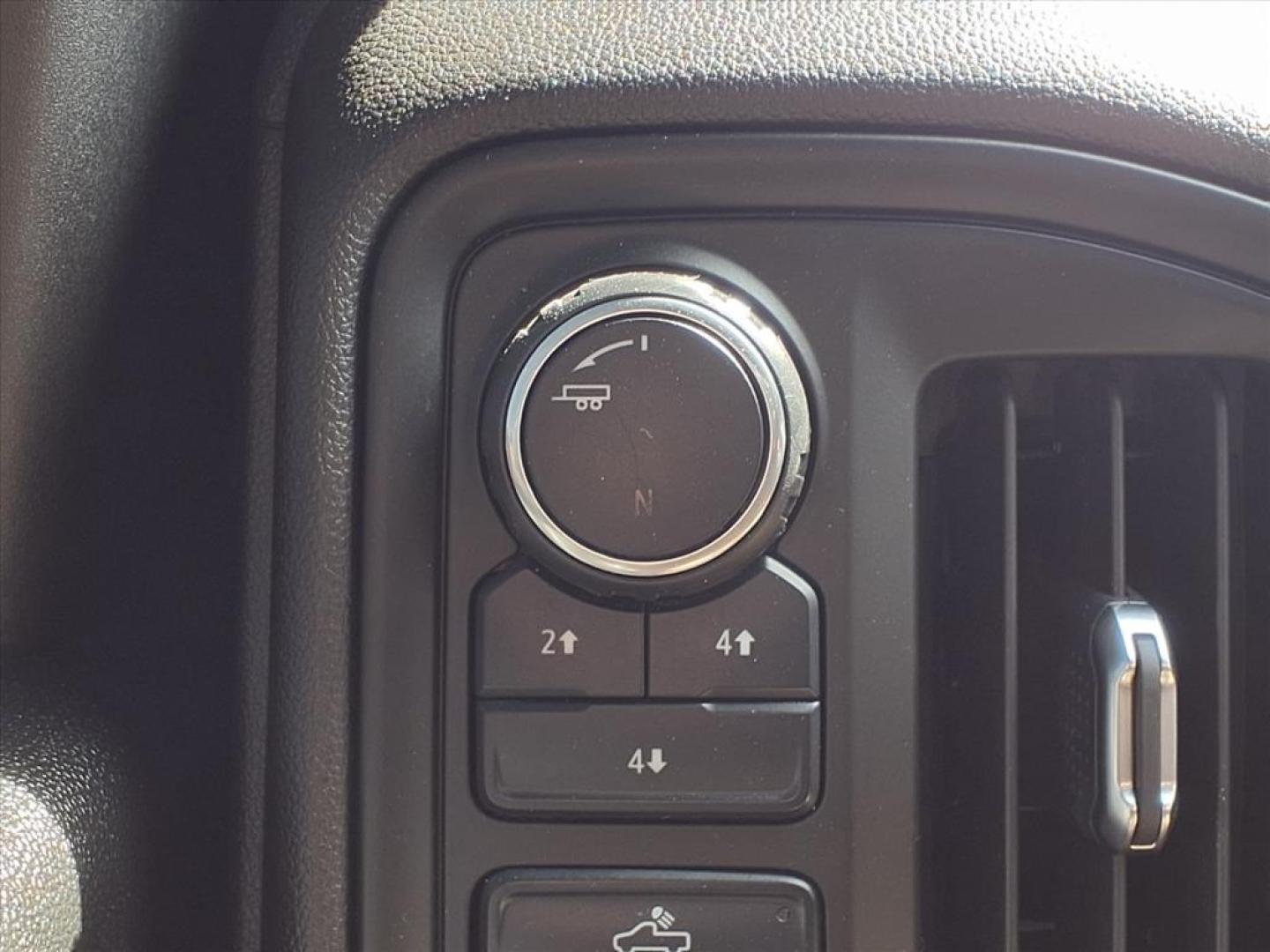2021 Black Chevrolet Silverado 2500HD Custom (1GC4YMEY4MF) with an 6.6L Duramax 6.6L Biodiesel Turbo V8 445hp 910ft. lbs. Common Rail Direct Injection engine, Automatic transmission, located at 1401 N. Hobart, Pampa, TX, 79065, (806) 665-9872, 35.549953, -100.975098 - Photo#9