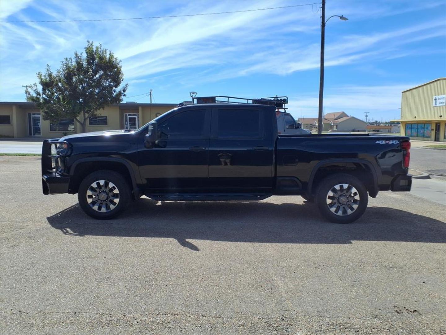 2021 Black Chevrolet Silverado 2500HD Custom (1GC4YMEY4MF) with an 6.6L Duramax 6.6L Biodiesel Turbo V8 445hp 910ft. lbs. Common Rail Direct Injection engine, Automatic transmission, located at 1401 N. Hobart, Pampa, TX, 79065, (806) 665-9872, 35.549953, -100.975098 - Photo#4