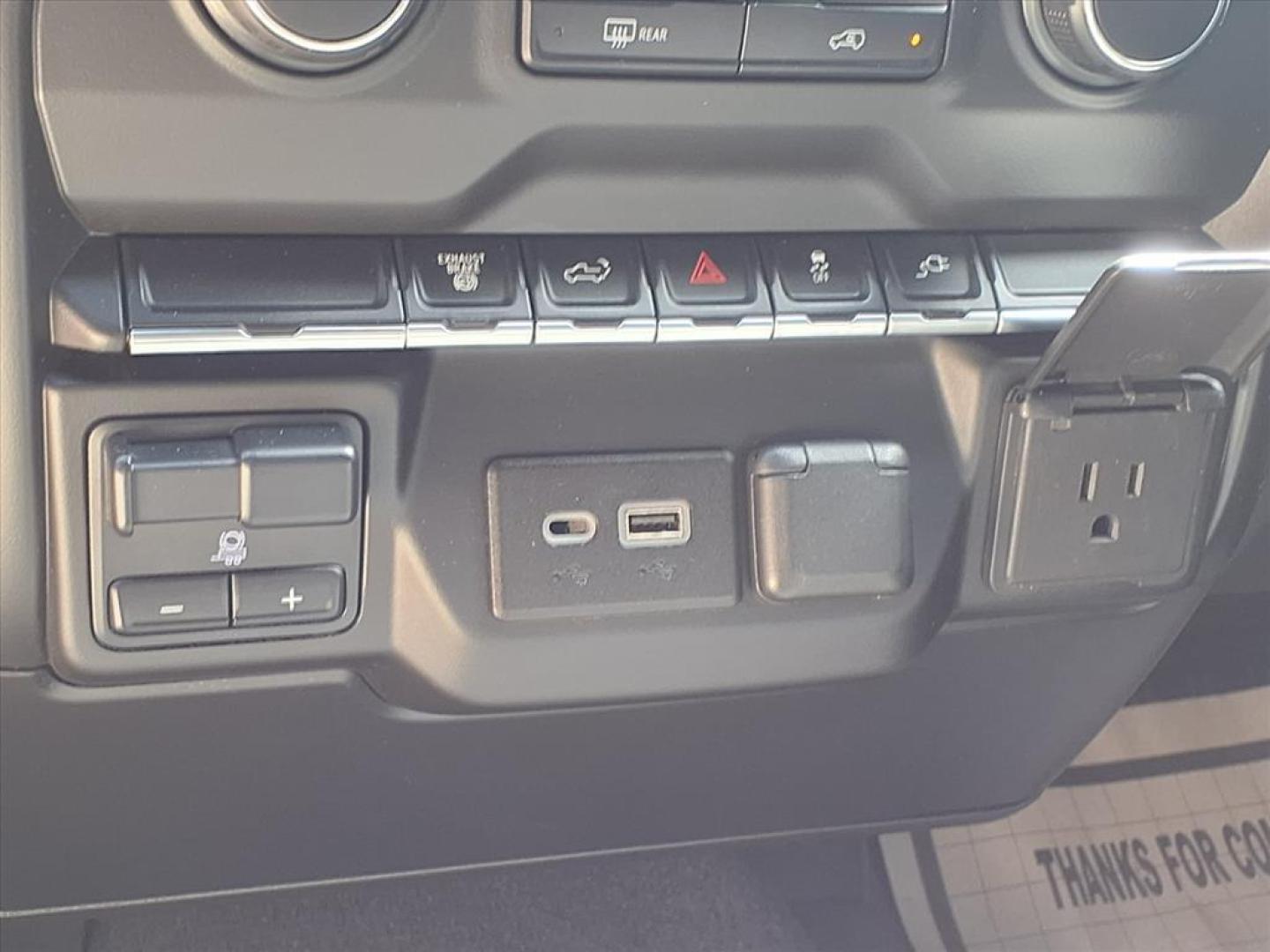 2021 Black Chevrolet Silverado 2500HD Custom (1GC4YMEY4MF) with an 6.6L Duramax 6.6L Biodiesel Turbo V8 445hp 910ft. lbs. Common Rail Direct Injection engine, Automatic transmission, located at 1401 N. Hobart, Pampa, TX, 79065, (806) 665-9872, 35.549953, -100.975098 - Photo#8