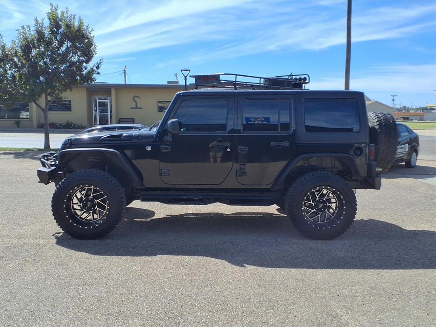 2015 Black Clear Coat Jeep Wrangler Unlimited Sahara (1C4HJWEG3FL) with an 3.6L 3.6L V6 285hp 260ft. lbs. Sequential Multiport Fuel Injection engine, 5-Speed Automatic transmission, located at 1401 N. Hobart, Pampa, TX, 79065, (806) 665-9872, 35.549953, -100.975098 - Photo#4