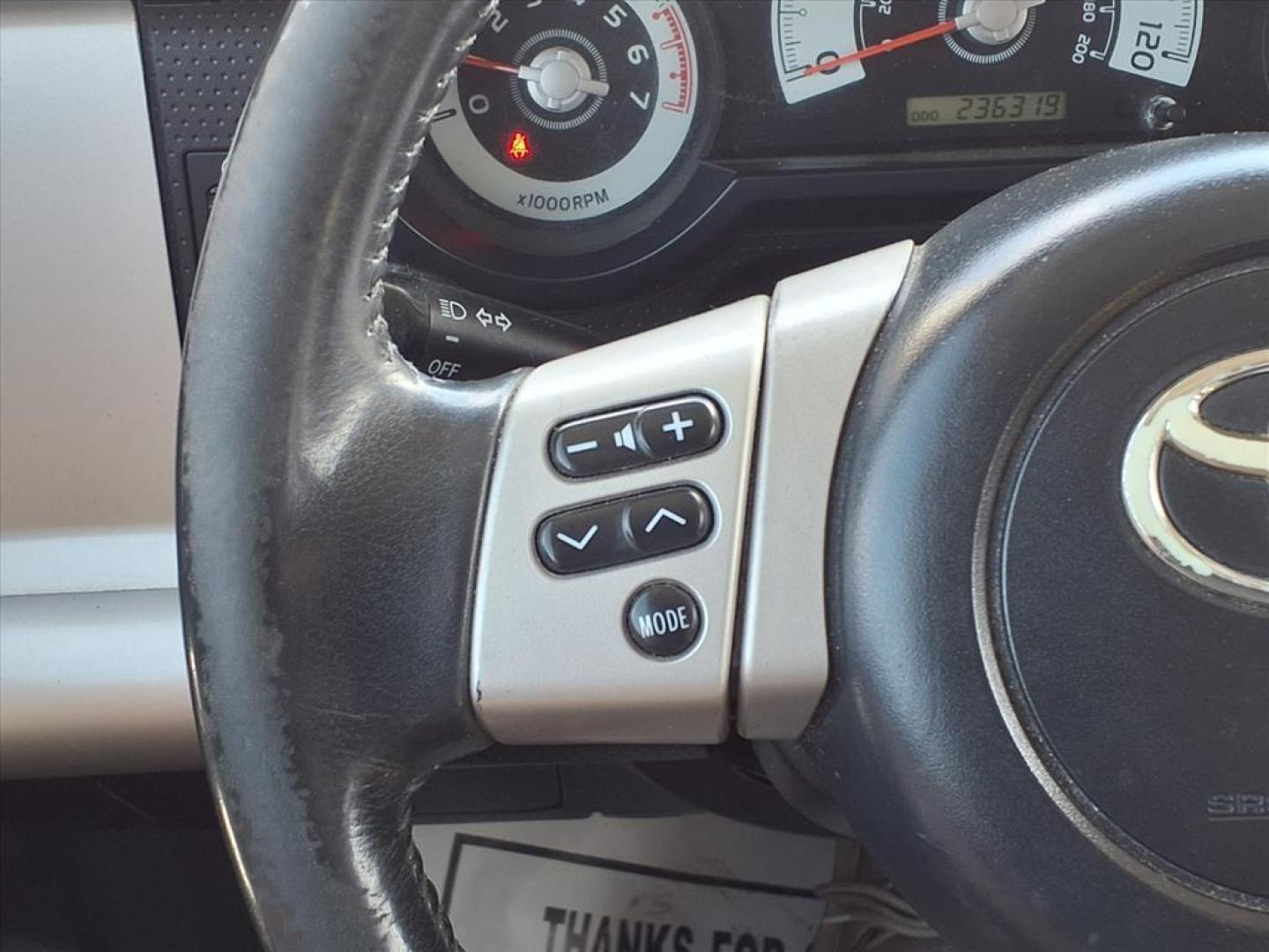 2011 Ice Berg Toyota FJ Cruiser Base (JTEZU4BFXBK) with an 4.0L 4.0L V6 260hp 271ft. lbs. Fuel Injected engine, 5-Speed Automatic transmission, located at 1401 N. Hobart, Pampa, TX, 79065, (806) 665-9872, 35.549953, -100.975098 - Photo#9