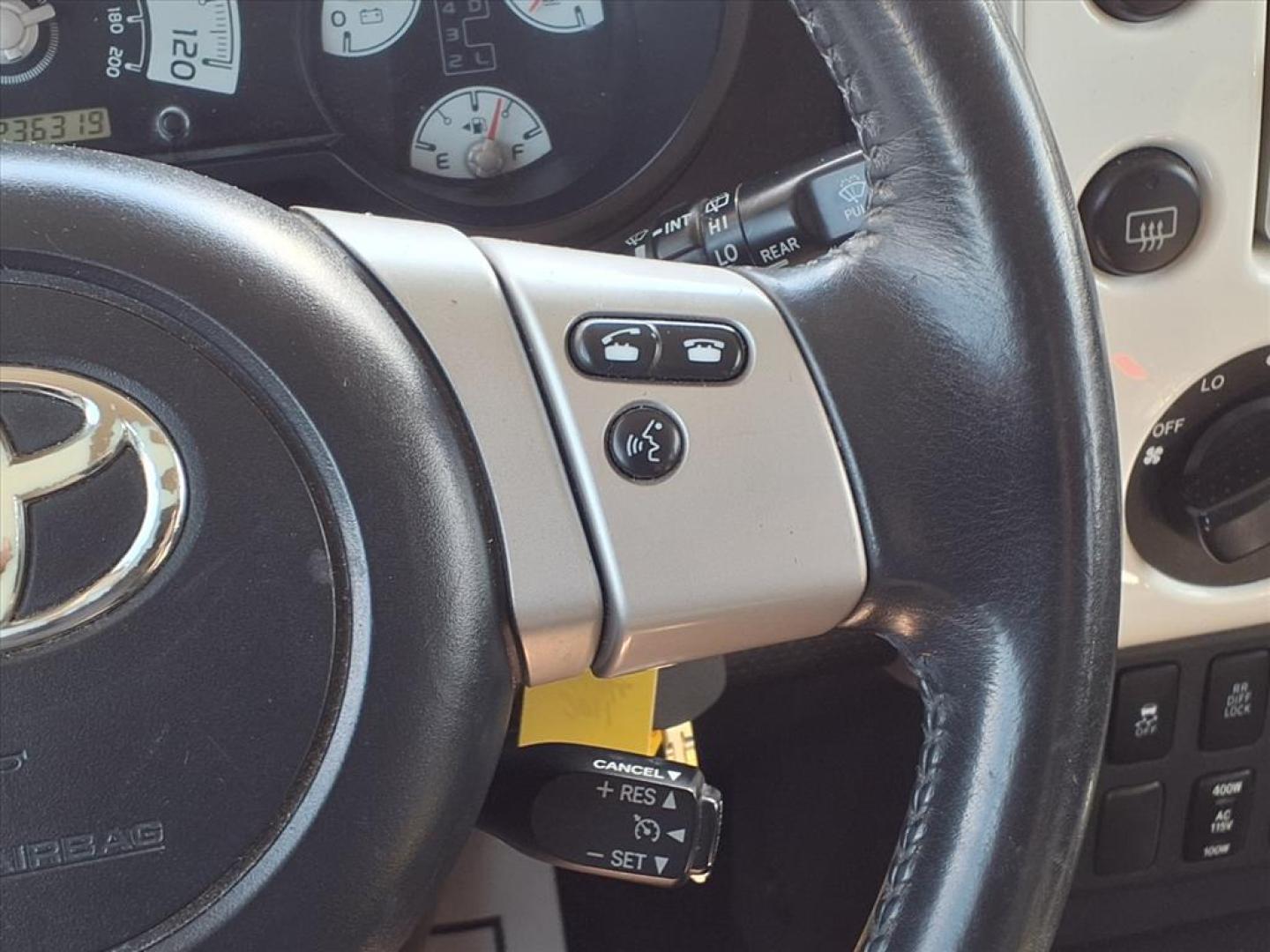 2011 Ice Berg Toyota FJ Cruiser Base (JTEZU4BFXBK) with an 4.0L 4.0L V6 260hp 271ft. lbs. Fuel Injected engine, 5-Speed Automatic transmission, located at 1401 N. Hobart, Pampa, TX, 79065, (806) 665-9872, 35.549953, -100.975098 - Photo#10