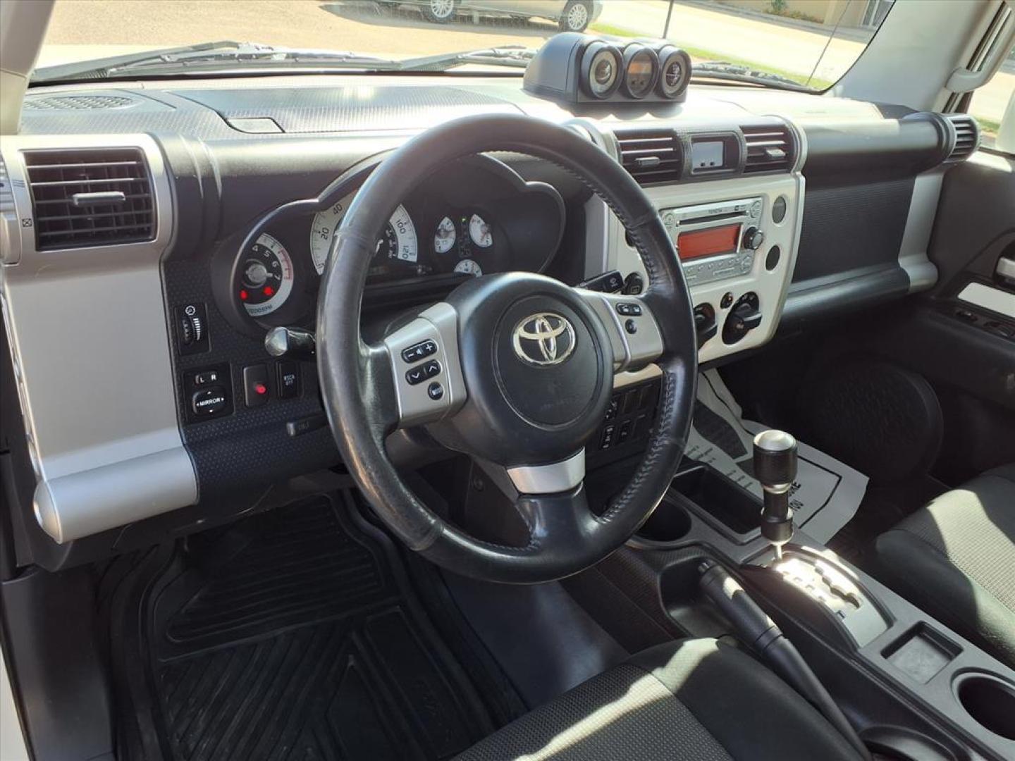 2011 Ice Berg Toyota FJ Cruiser Base (JTEZU4BFXBK) with an 4.0L 4.0L V6 260hp 271ft. lbs. Fuel Injected engine, 5-Speed Automatic transmission, located at 1401 N. Hobart, Pampa, TX, 79065, (806) 665-9872, 35.549953, -100.975098 - Photo#12