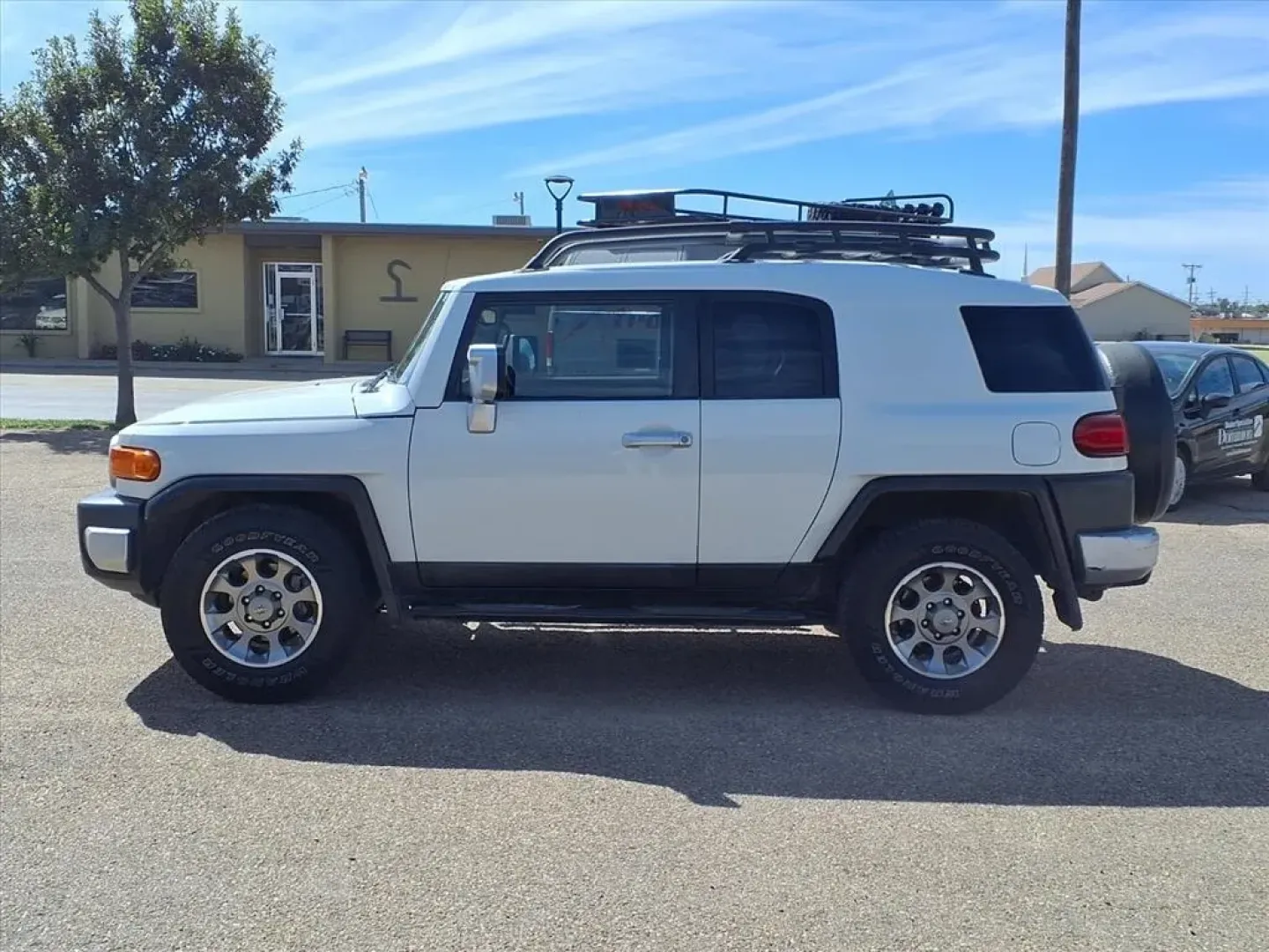 2011 Ice Berg Toyota FJ Cruiser 2WD (JTEZU4BFXBK) with an Other engine, located at 1401 N. Hobart, Pampa, TX, 79065, (806) 665-9872, 35.549953, -100.975098 - **Unleash Adventure with the 2011 Toyota FJ Cruiser at Xtra Auto Center!**<br /> <br /> Are you ready to elevate your weekend getaways or tackle your daily commutes in style? At Xtra Auto Center, we present the perfect blend of rugged capability and urban comfort with this stunning 2011 Toyota FJ Cr - Photo#4