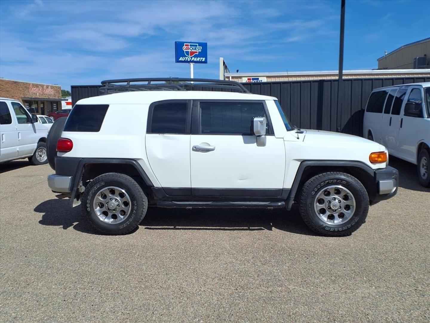 2011 Ice Berg Toyota FJ Cruiser Base (JTEZU4BFXBK) with an 4.0L 4.0L V6 260hp 271ft. lbs. Fuel Injected engine, 5-Speed Automatic transmission, located at 1401 N. Hobart, Pampa, TX, 79065, (806) 665-9872, 35.549953, -100.975098 - Photo#2
