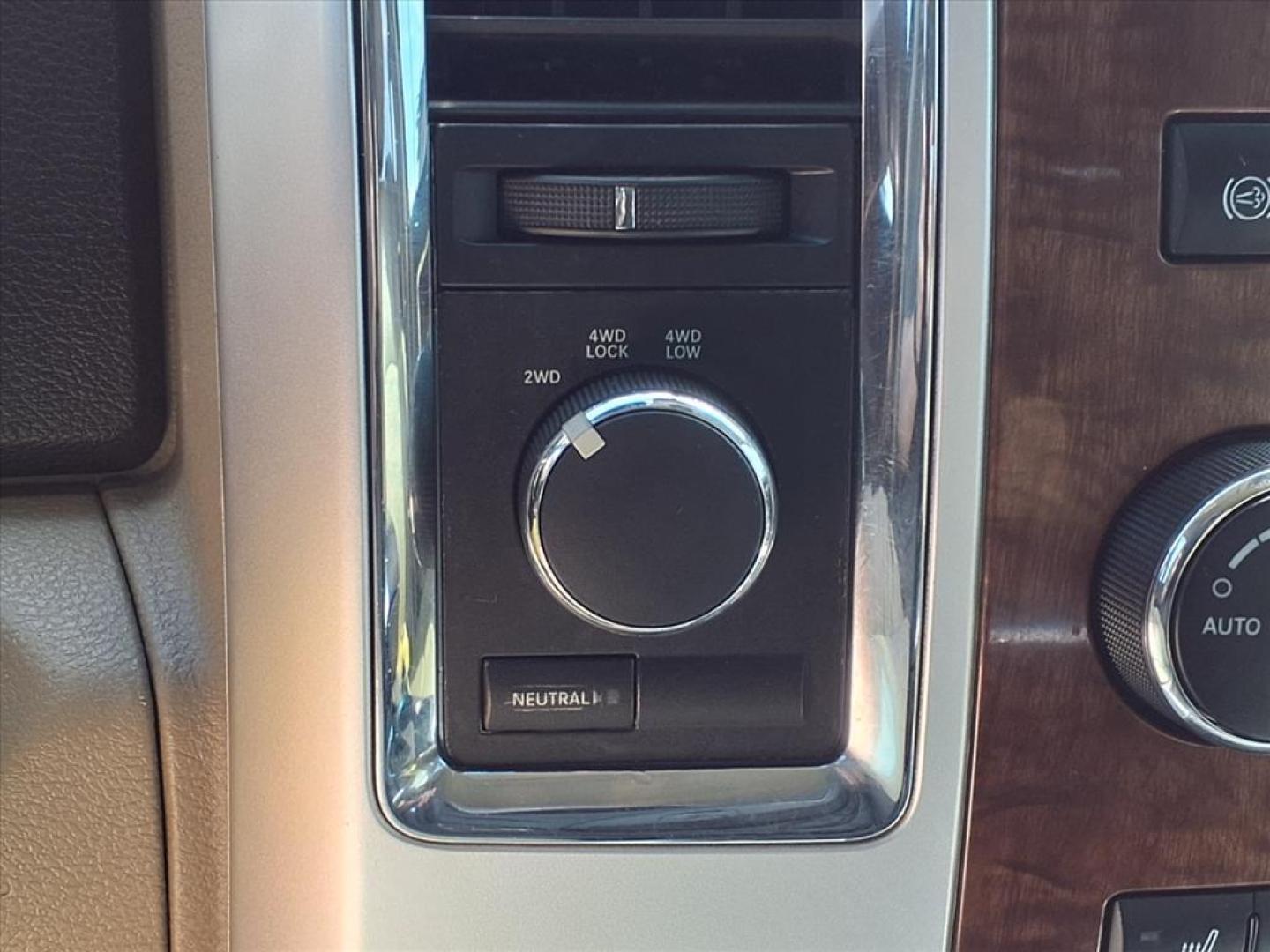 2012 Mineral Gray Metallic Clear Coat/Bright Silver Met RAM 2500 Laramie (3C6UD5FL0CG) with an 6.7L Cummins 6.7L Diesel Turbo I6 350hp 650ft. lbs. Common Rail Direct Injection engine, 6-Speed Shiftable Automatic transmission, located at 1401 N. Hobart, Pampa, TX, 79065, (806) 665-9872, 35.549953, -100.975098 - Photo#10