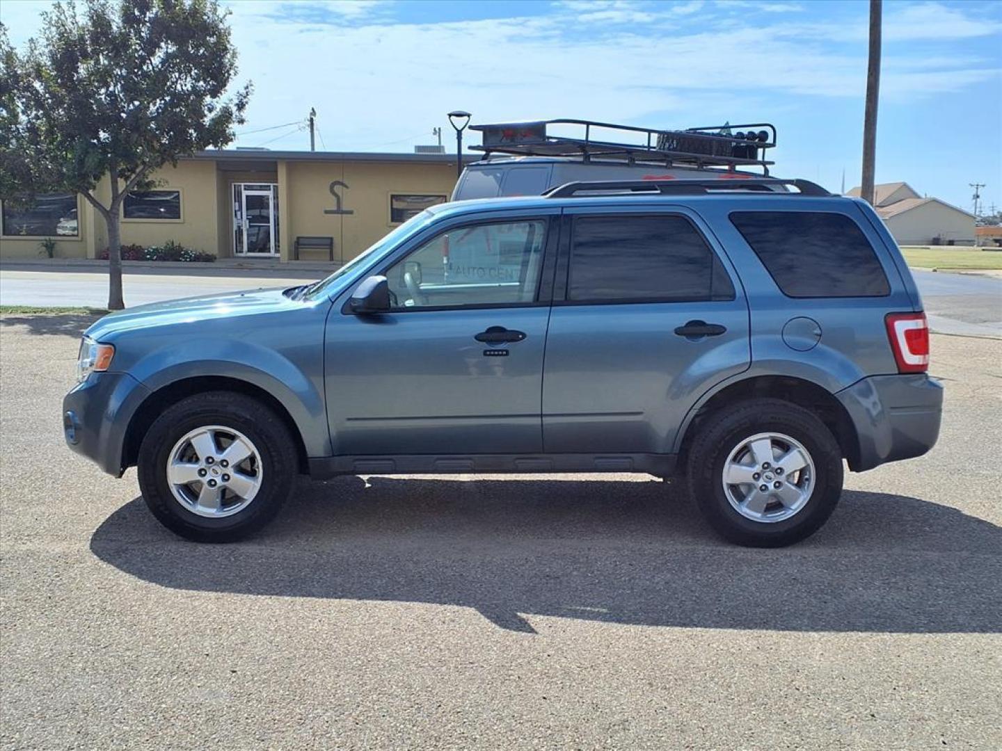 2011 Steel Blue Metallic Ford Escape XLT (1FMCU0DG1BK) with an 3.0L 3.0L Flex Fuel V6 240hp 223ft. lbs. Sequential Multiport Fuel Injection engine, 6-Speed Automatic transmission, located at 1401 N. Hobart, Pampa, TX, 79065, (806) 665-9872, 35.549953, -100.975098 - Photo#4