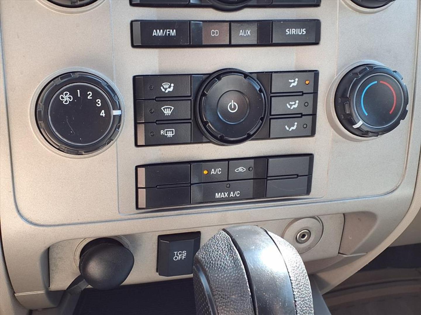 2011 Steel Blue Metallic Ford Escape XLT (1FMCU0DG1BK) with an 3.0L 3.0L Flex Fuel V6 240hp 223ft. lbs. Sequential Multiport Fuel Injection engine, 6-Speed Automatic transmission, located at 1401 N. Hobart, Pampa, TX, 79065, (806) 665-9872, 35.549953, -100.975098 - Photo#7