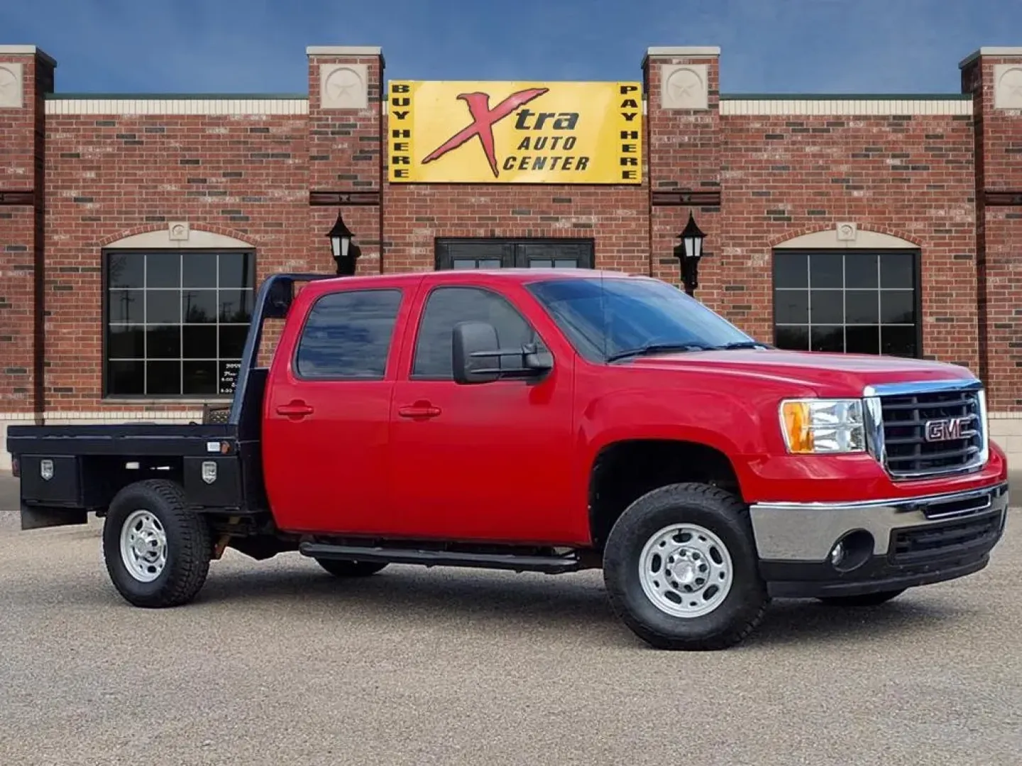2007 Fire Red GMC SIERRA 2500 HEAVY DUTY (1GTHK23687F) with an 6.6L engine, Automatic transmission, located at 1401 N. Hobart, Pampa, TX, 79065, (806) 665-9872, 35.549953, -100.975098 - **Unleash Your Adventure with This 2007 GMC Sierra 2500HD Perfect for Families and Outdoor Enthusiasts!**<br /> <br /> If you're on the lookout for a versatile vehicle that can handle both daily commuting and weekend adventures, look no further! The 2007 GMC Sierra 2500HD crew cab pickup is the ide - Photo#0