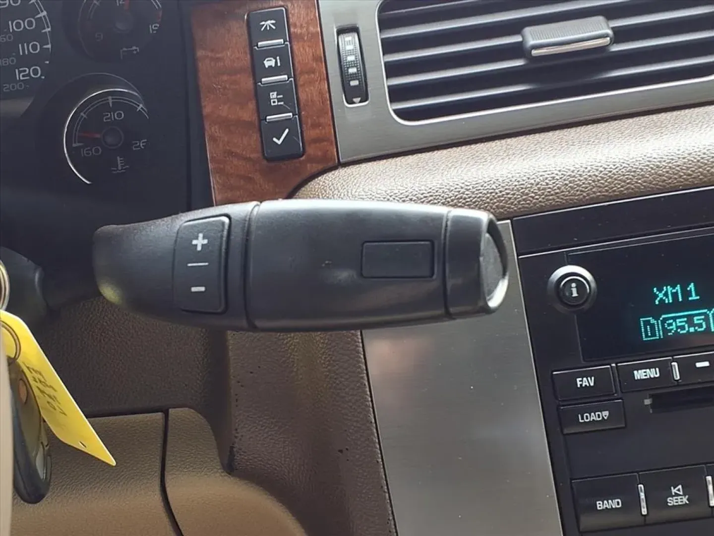 2007 Fire Red GMC SIERRA 2500 HEAVY DUTY (1GTHK23687F) with an 6.6L engine, Automatic transmission, located at 1401 N. Hobart, Pampa, TX, 79065, (806) 665-9872, 35.549953, -100.975098 - **Unleash Your Adventure with This 2007 GMC Sierra 2500HD Perfect for Families and Outdoor Enthusiasts!**<br /> <br /> If you're on the lookout for a versatile vehicle that can handle both daily commuting and weekend adventures, look no further! The 2007 GMC Sierra 2500HD crew cab pickup is the ide - Photo#10