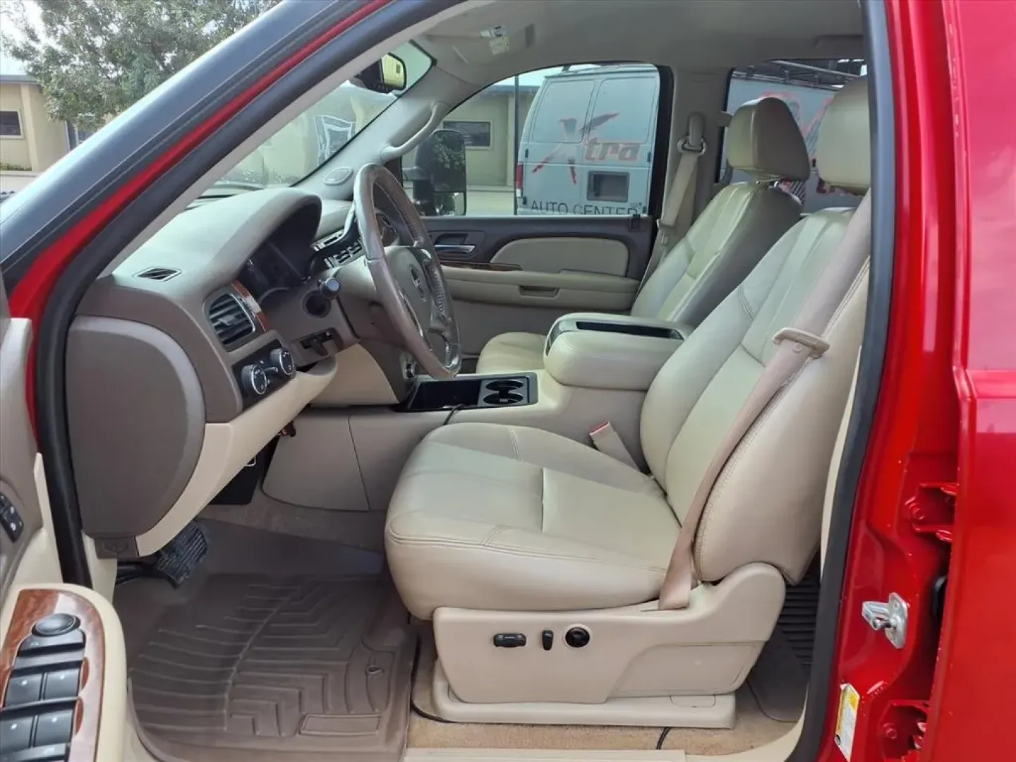 2007 Fire Red GMC SIERRA 2500 HEAVY DUTY (1GTHK23687F) with an 6.6L engine, Automatic transmission, located at 1401 N. Hobart, Pampa, TX, 79065, (806) 665-9872, 35.549953, -100.975098 - **Unleash Your Adventure with This 2007 GMC Sierra 2500HD Perfect for Families and Outdoor Enthusiasts!**<br /> <br /> If you're on the lookout for a versatile vehicle that can handle both daily commuting and weekend adventures, look no further! The 2007 GMC Sierra 2500HD crew cab pickup is the ide - Photo#13