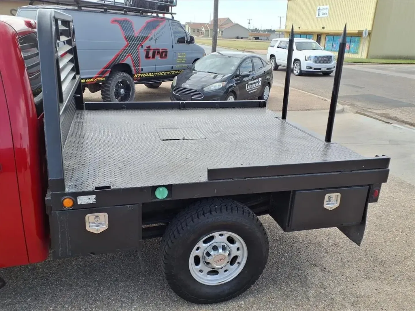 2007 Fire Red GMC SIERRA 2500 HEAVY DUTY (1GTHK23687F) with an 6.6L engine, Automatic transmission, located at 1401 N. Hobart, Pampa, TX, 79065, (806) 665-9872, 35.549953, -100.975098 - **Unleash Your Adventure with This 2007 GMC Sierra 2500HD Perfect for Families and Outdoor Enthusiasts!**<br /> <br /> If you're on the lookout for a versatile vehicle that can handle both daily commuting and weekend adventures, look no further! The 2007 GMC Sierra 2500HD crew cab pickup is the ide - Photo#5