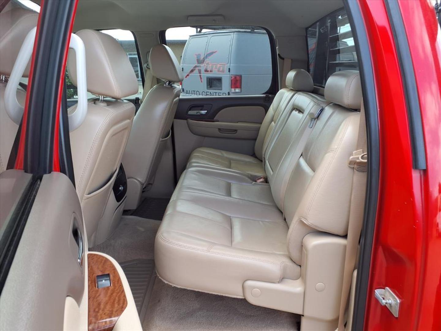 2007 Fire Red GMC Sierra 2500HD SLT (1GTHK23687F) with an 6.6L Duramax 6.6L Turbo Diesel V8 365hp 660ft. lbs. Direct Injection engine, 6-Speed Shiftable Automatic transmission, located at 1401 N. Hobart, Pampa, TX, 79065, (806) 665-9872, 35.549953, -100.975098 - Photo#14