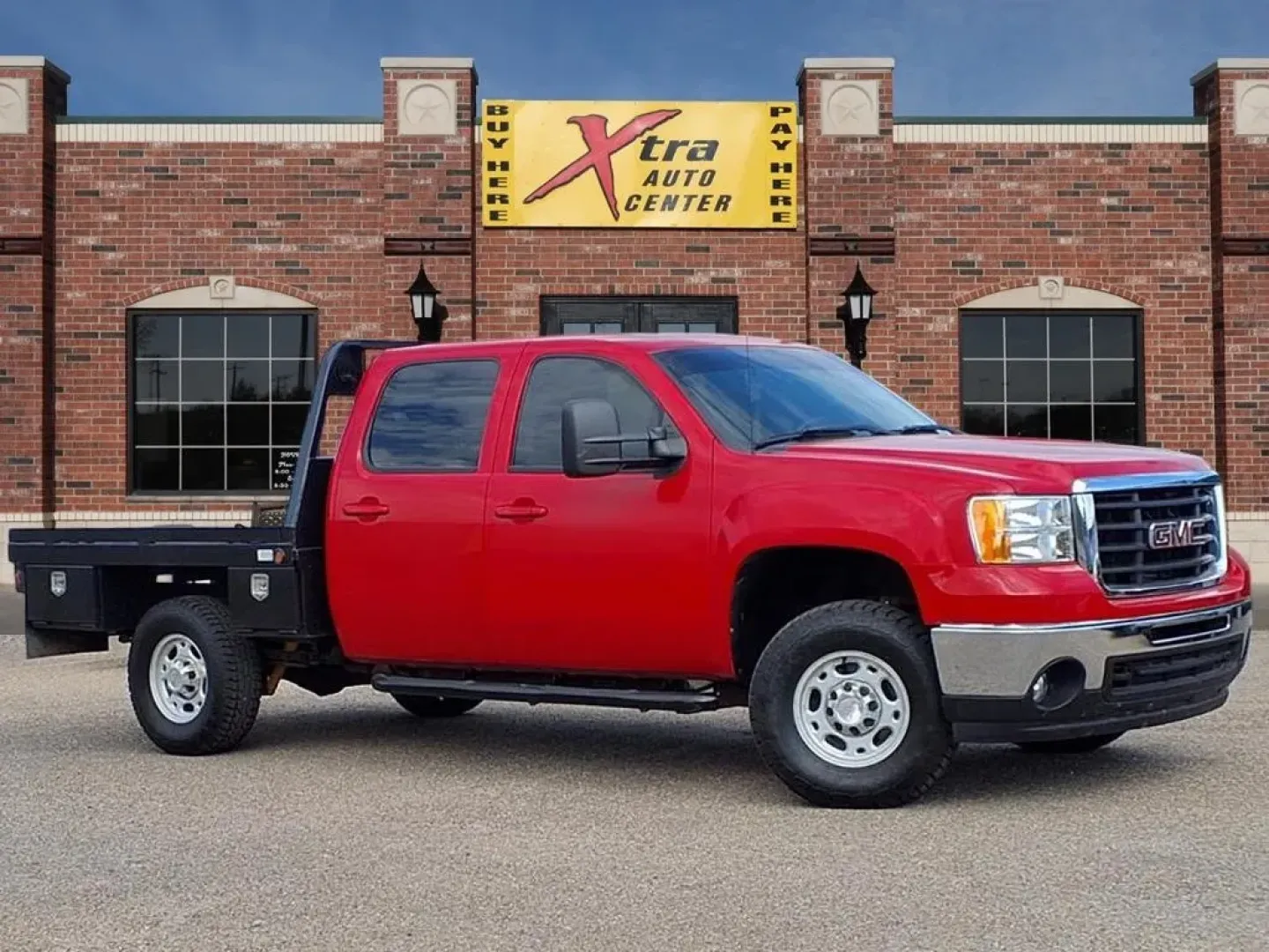 2007 Fire Red GMC Sierra 2500HD SLE2 Crew Cab 4WD (1GTHK23687F) with an Other engine, Automatic transmission, located at 1401 N. Hobart, Pampa, TX, 79065, (806) 665-9872, 35.549953, -100.975098 - **Unleash Your Adventure with This 2007 GMC Sierra 2500HD Perfect for Families and Outdoor Enthusiasts!**<br /> <br /> If you're on the lookout for a versatile vehicle that can handle both daily commuting and weekend adventures, look no further! The 2007 GMC Sierra 2500HD crew cab pickup is the ide - Photo#0