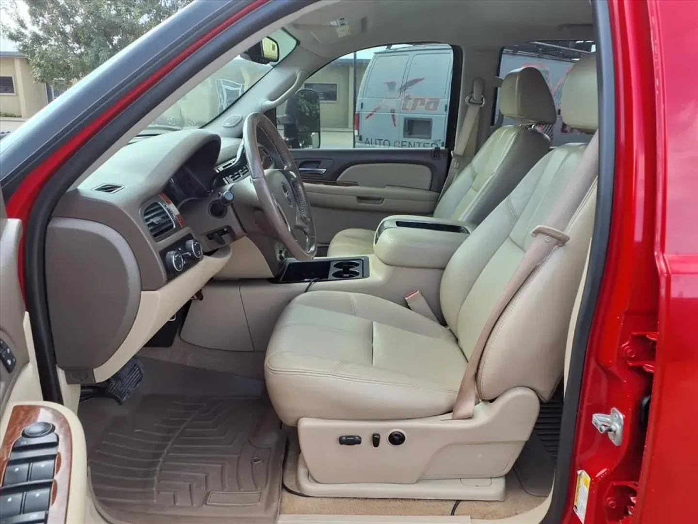 2007 Fire Red GMC Sierra 2500HD SLE2 Crew Cab 4WD (1GTHK23687F) with an Other engine, Automatic transmission, located at 1401 N. Hobart, Pampa, TX, 79065, (806) 665-9872, 35.549953, -100.975098 - **Unleash Your Adventure with This 2007 GMC Sierra 2500HD Perfect for Families and Outdoor Enthusiasts!**<br /> <br /> If you're on the lookout for a versatile vehicle that can handle both daily commuting and weekend adventures, look no further! The 2007 GMC Sierra 2500HD crew cab pickup is the ide - Photo#13