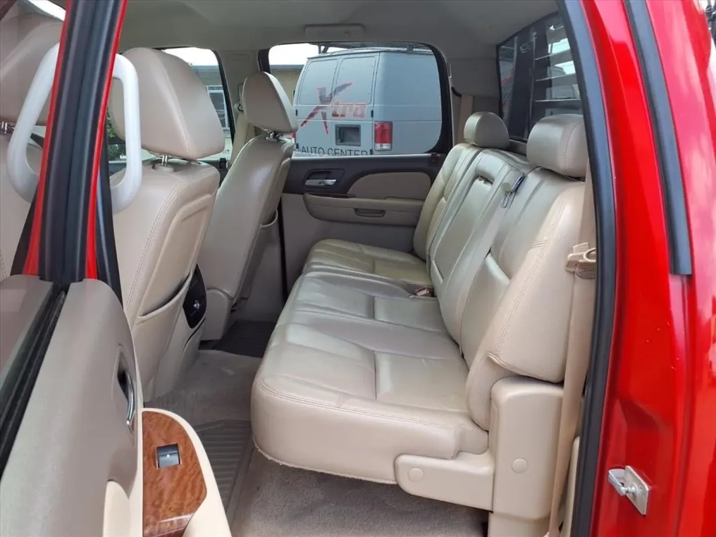 2007 Fire Red GMC Sierra 2500HD SLE2 Crew Cab 4WD (1GTHK23687F) with an Other engine, Automatic transmission, located at 1401 N. Hobart, Pampa, TX, 79065, (806) 665-9872, 35.549953, -100.975098 - **Unleash Your Adventure with This 2007 GMC Sierra 2500HD Perfect for Families and Outdoor Enthusiasts!**<br /> <br /> If you're on the lookout for a versatile vehicle that can handle both daily commuting and weekend adventures, look no further! The 2007 GMC Sierra 2500HD crew cab pickup is the ide - Photo#14