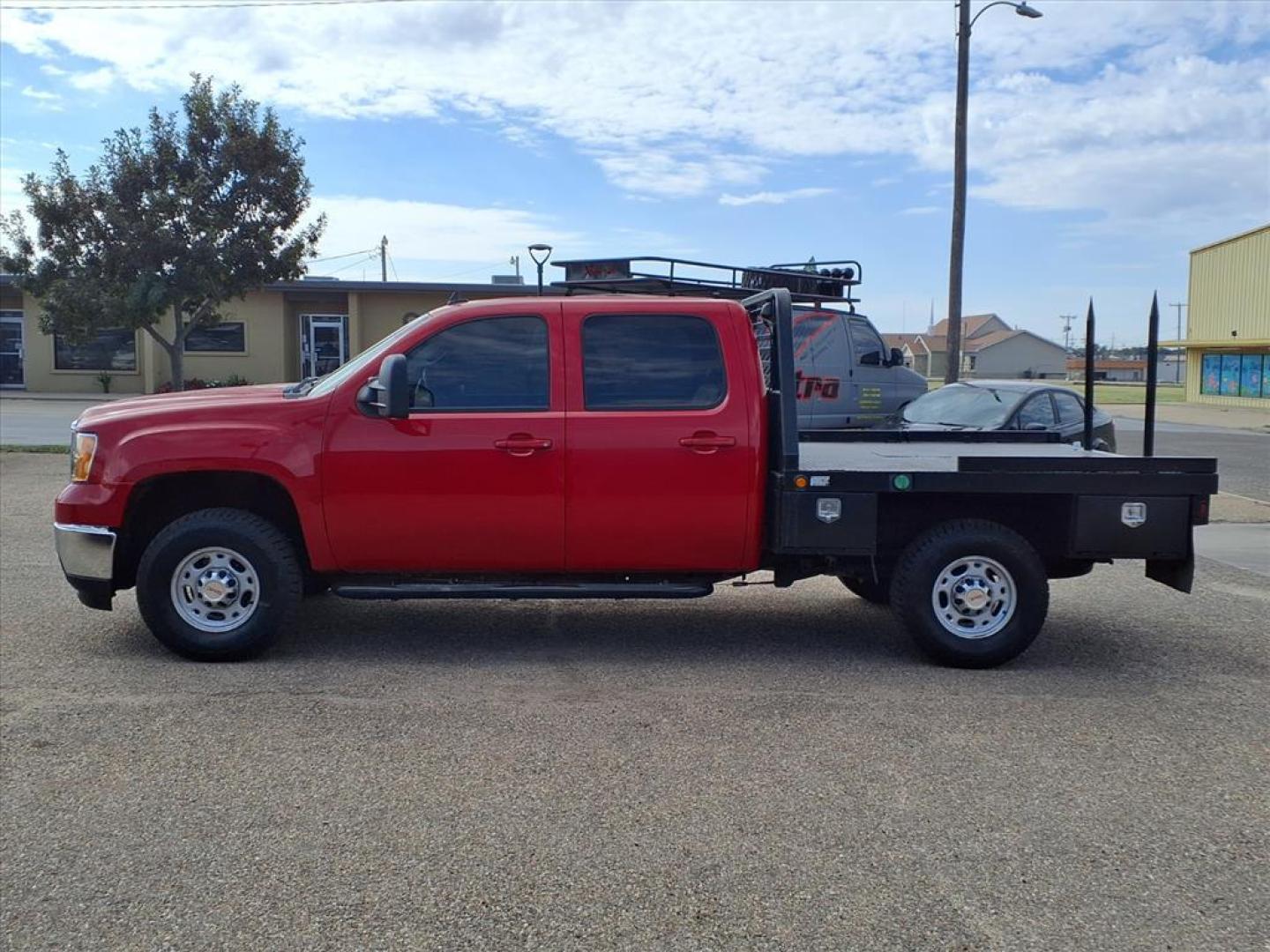 2007 Fire Red GMC Sierra 2500HD SLT (1GTHK23687F) with an 6.6L Duramax 6.6L Turbo Diesel V8 365hp 660ft. lbs. Direct Injection engine, 6-Speed Shiftable Automatic transmission, located at 1401 N. Hobart, Pampa, TX, 79065, (806) 665-9872, 35.549953, -100.975098 - Photo#4
