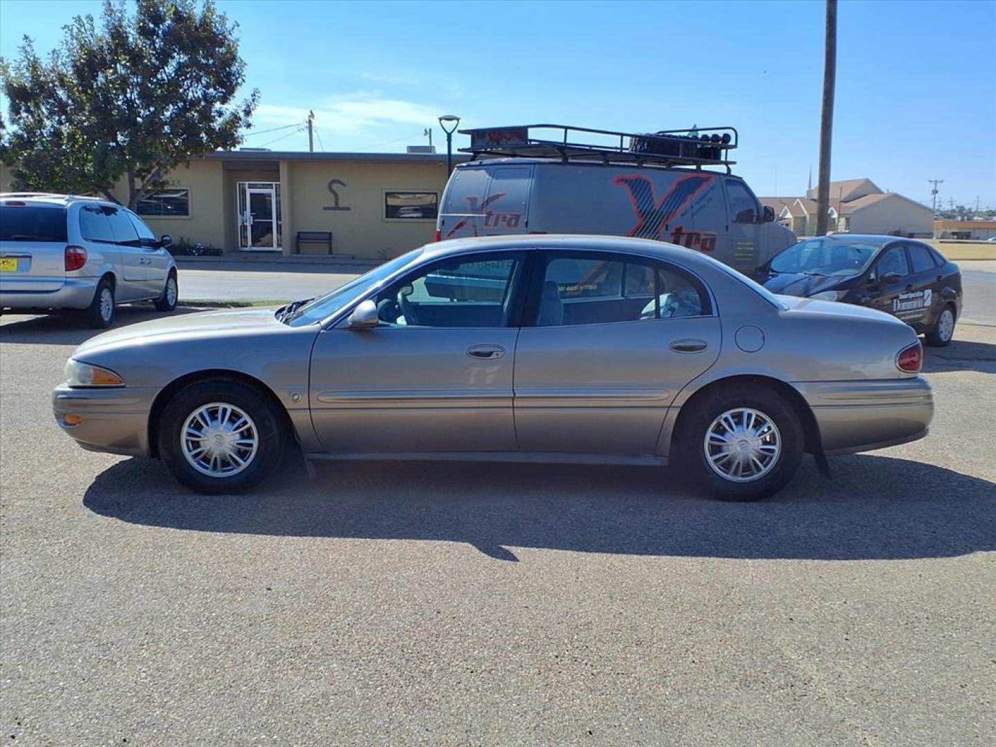 2003 Sterling Silver Metallic Buick LeSabre Limited (1G4HR54K53U) with an 3.8L 3.8L V6 205hp 230ft. lbs. Sequential Multiport Fuel Injection engine, 4-Speed Automatic transmission, located at 1401 N. Hobart, Pampa, TX, 79065, (806) 665-9872, 35.549953, -100.975098 - Photo#4