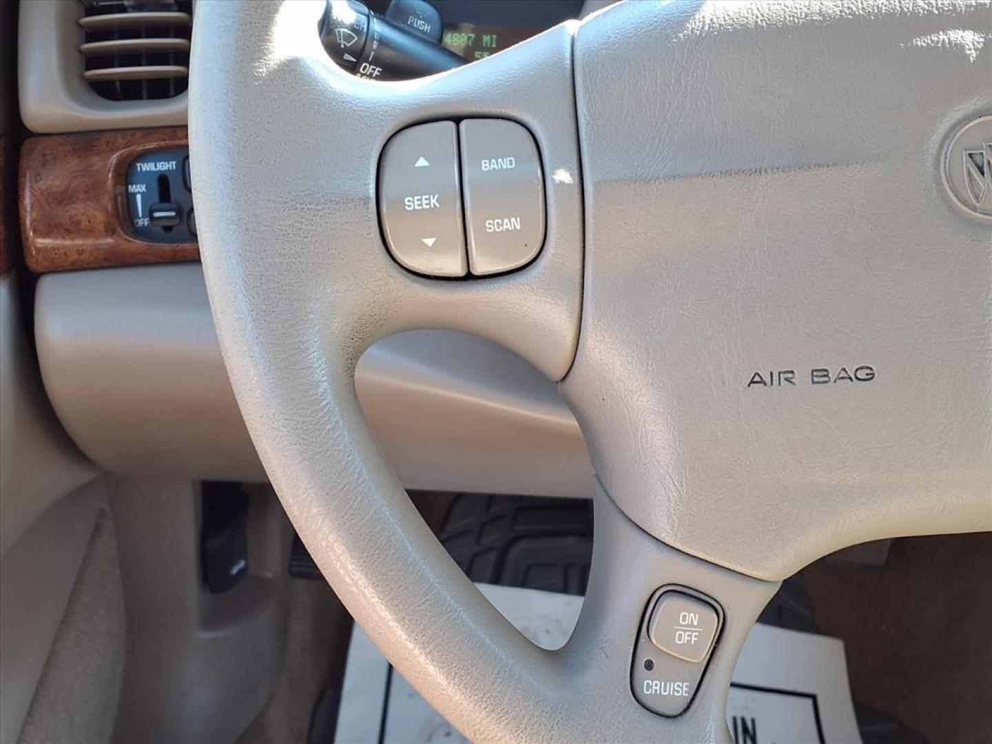 2003 Sterling Silver Metallic Buick LeSabre Limited (1G4HR54K53U) with an 3.8L 3.8L V6 205hp 230ft. lbs. Sequential Multiport Fuel Injection engine, 4-Speed Automatic transmission, located at 1401 N. Hobart, Pampa, TX, 79065, (806) 665-9872, 35.549953, -100.975098 - Photo#7