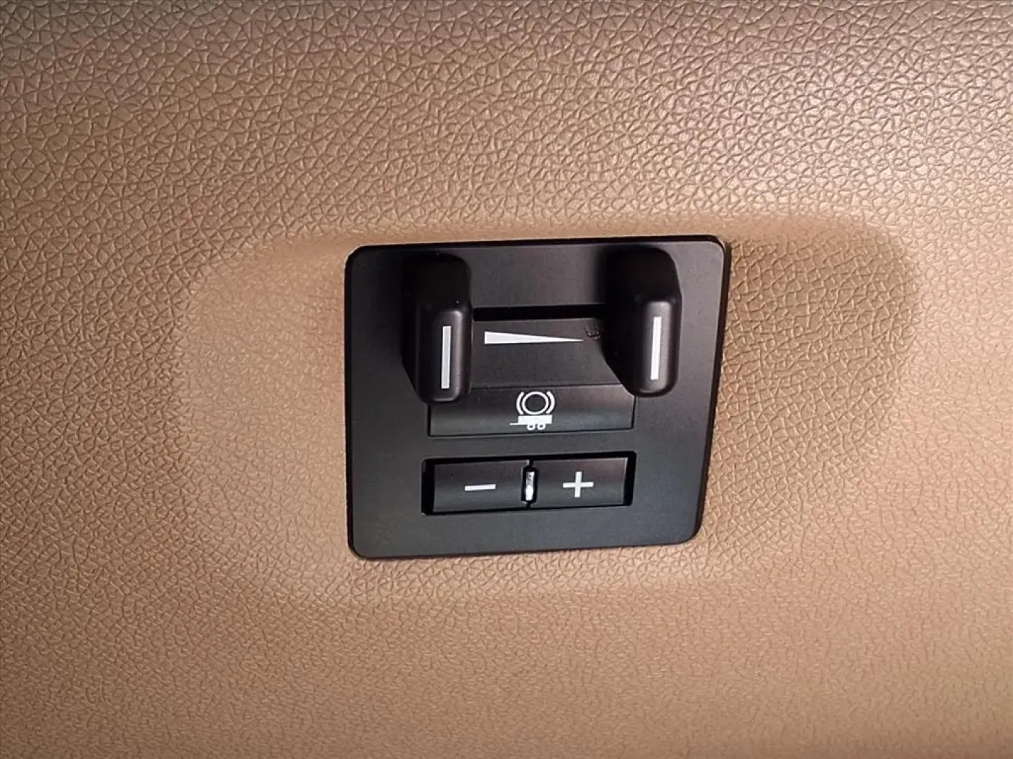 2013 Chevrolet SILVERADO 1500 LT (3GCPCSE01DG) with an 5.3L engine, Automatic transmission, located at 1401 N. Hobart, Pampa, TX, 79065, (806) 665-9872, 35.549953, -100.975098 - Elevate your lifestyle with the perfect blend of power and comfort: meet the 2013 Chevrolet Silverado 1500 LT Crew Cab 2WD, now available at Xtra Auto Center in Pampa, TX. Imagine cruising down the open road or tackling tough job sites with a reliable truck that meets all your needs. Whether you're - Photo#9