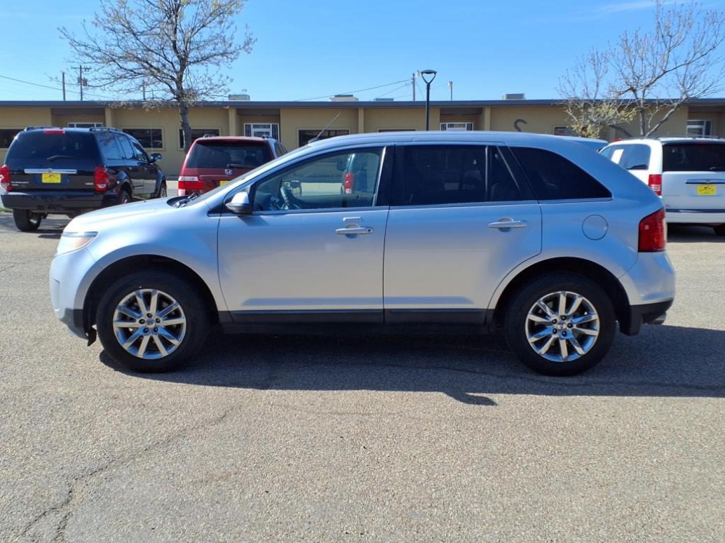 2011 Ingot Silver Metallic Ux Ford Edge Limited (2FMDK3KCXBB) with an 3.5L 3.5L V6 285hp 253ft. lbs. Sequential Multiport Fuel Injection engine, 6-Speed Shiftable Automatic transmission, located at 1401 N. Hobart, Pampa, TX, 79065, (806) 665-9872, 35.549953, -100.975098 - Photo#4