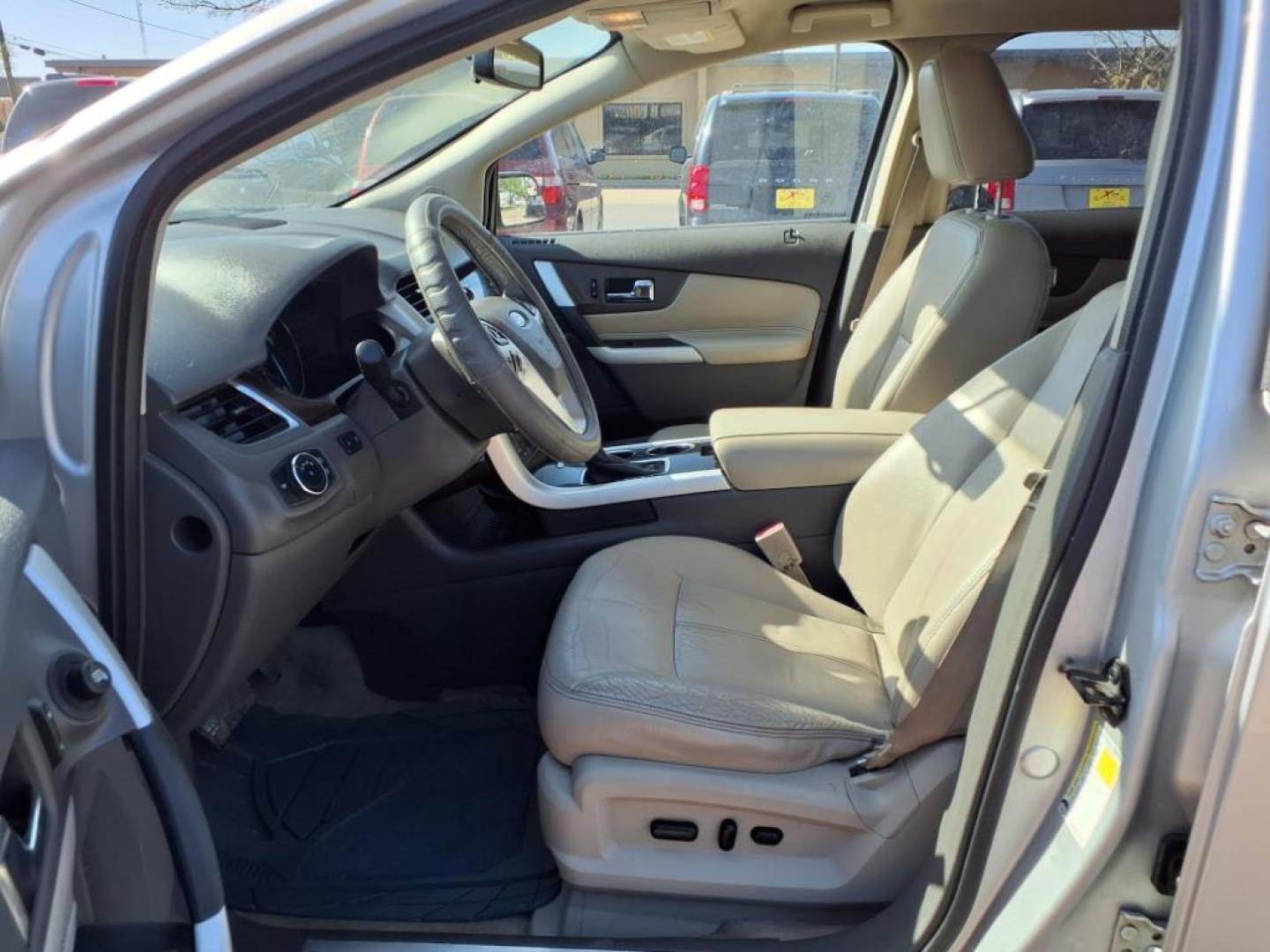 2011 Ingot Silver Metallic Ux Ford Edge Limited (2FMDK3KCXBB) with an 3.5L 3.5L V6 285hp 253ft. lbs. Sequential Multiport Fuel Injection engine, 6-Speed Shiftable Automatic transmission, located at 1401 N. Hobart, Pampa, TX, 79065, (806) 665-9872, 35.549953, -100.975098 - Photo#11