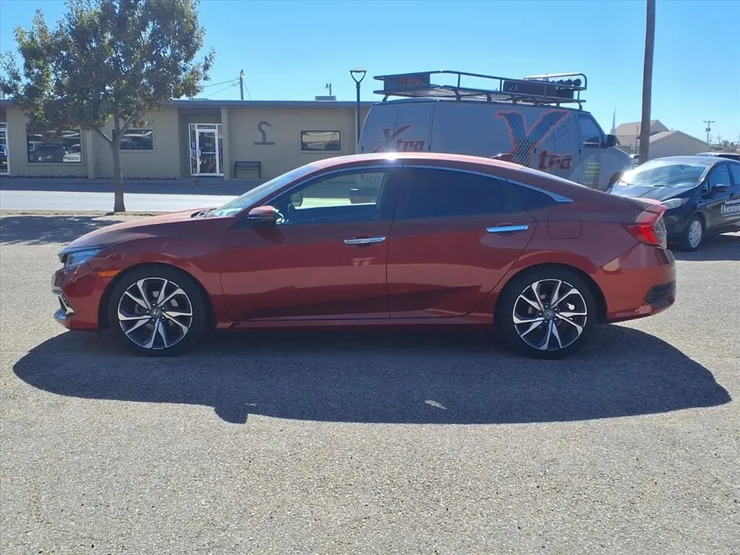 2019 Honda CIVIC TOURING (JHMFC1F9XKX) with an 1.5L engine, CVT transmission, located at 1401 N. Hobart, Pampa, TX, 79065, (806) 665-9872, 35.549953, -100.975098 - **Discover Adventure with the 2019 Honda Civic Touring Sedan at Xtra Auto Center in Pampa, TX!**<br /> <br /> Are you searching for a reliable and stylish vehicle that can seamlessly adapt to your lifestyle? Look no further than the 2019 Honda Civic Touring Sedan, available now at Xtra Auto Center i - Photo#4