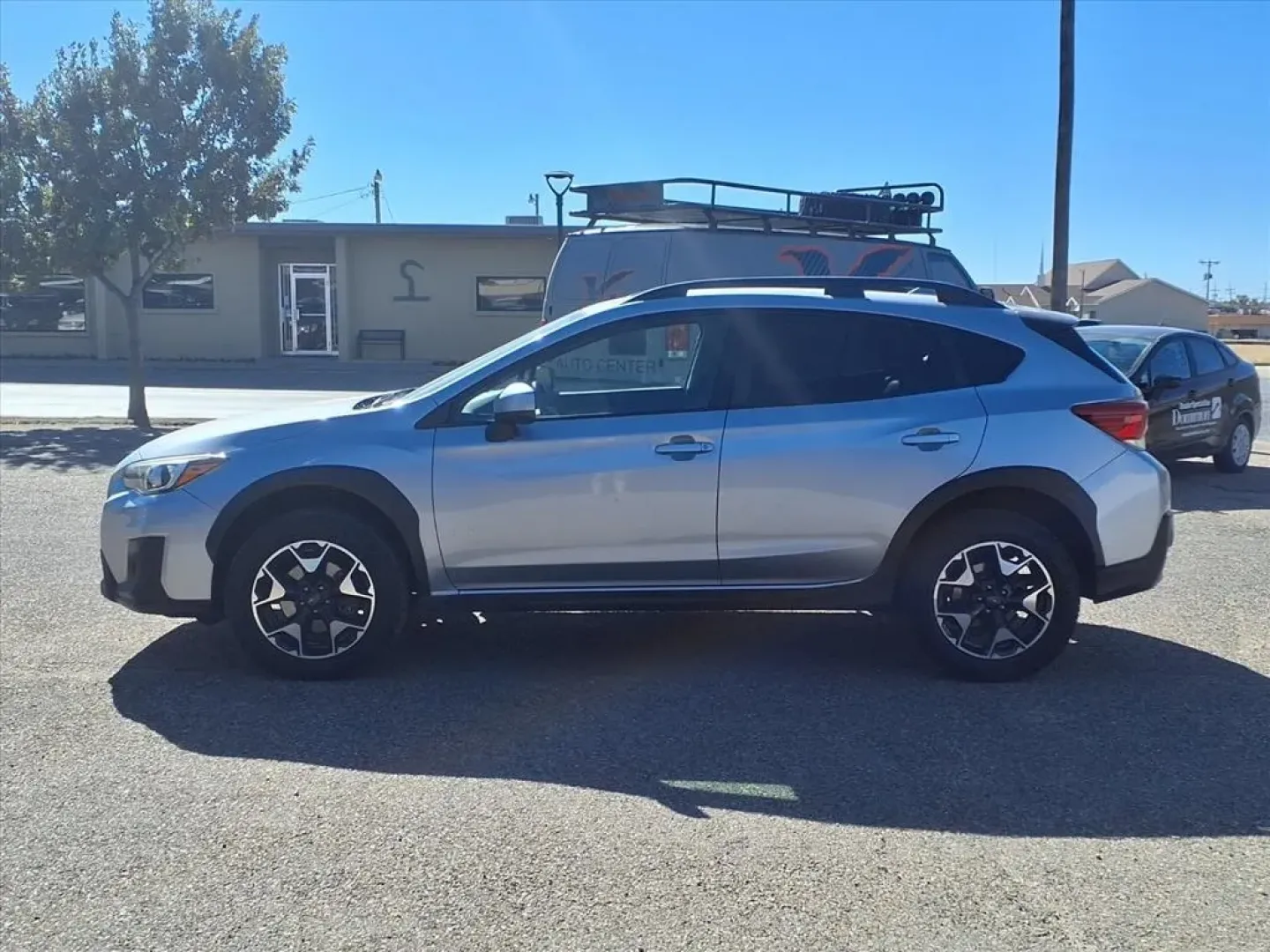 2019 Subaru CROSSTREK PREMIUM (JF2GTAEC3K8) with an 2.0L engine, CVT transmission, located at 1401 N. Hobart, Pampa, TX, 79065, (806) 665-9872, 35.549953, -100.975098 - Adventure awaits with this 2019 Subaru Crosstrek 2.0i Premium CVT, the perfect companion for weekend getaways or daily commutes in beautiful Pampa, TX! With its stylish silver exterior and rugged all-wheel-drive capabilities, this SUV is built to conquer both urban streets and off-road trails, makin - Photo#4