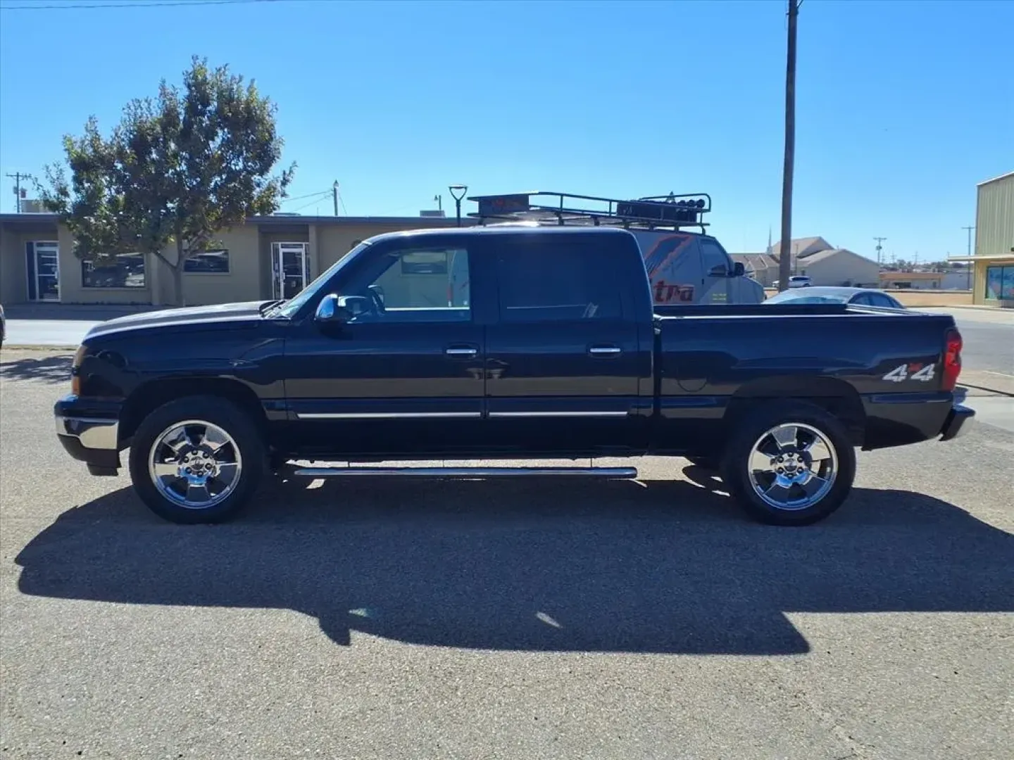 2007 Chevrolet SILVERADO 1500 CLASSIC CREW CAB (2GCEK13V571) with an 4.8L engine, Automatic transmission, located at 1401 N. Hobart, Pampa, TX, 79065, (806) 665-9872, 35.549953, -100.975098 - **Unleash Adventure with the 2007 Chevrolet Silverado 1500 LT1 Crew Cab 4WD!**<br /> <br /> Are you in the market for a rugged yet comfortable truck that can handle your growing family's needs or serve as the perfect companion for weekend adventures? Look no further than the 2007 Chevrolet Silverado - Photo#4