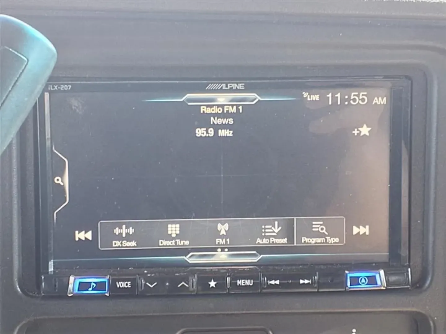 2007 Chevrolet SILVERADO 1500 CLASSIC CREW CAB (2GCEK13V571) with an 4.8L engine, Automatic transmission, located at 1401 N. Hobart, Pampa, TX, 79065, (806) 665-9872, 35.549953, -100.975098 - **Unleash Adventure with the 2007 Chevrolet Silverado 1500 LT1 Crew Cab 4WD!**<br /> <br /> Are you in the market for a rugged yet comfortable truck that can handle your growing family's needs or serve as the perfect companion for weekend adventures? Look no further than the 2007 Chevrolet Silverado - Photo#5