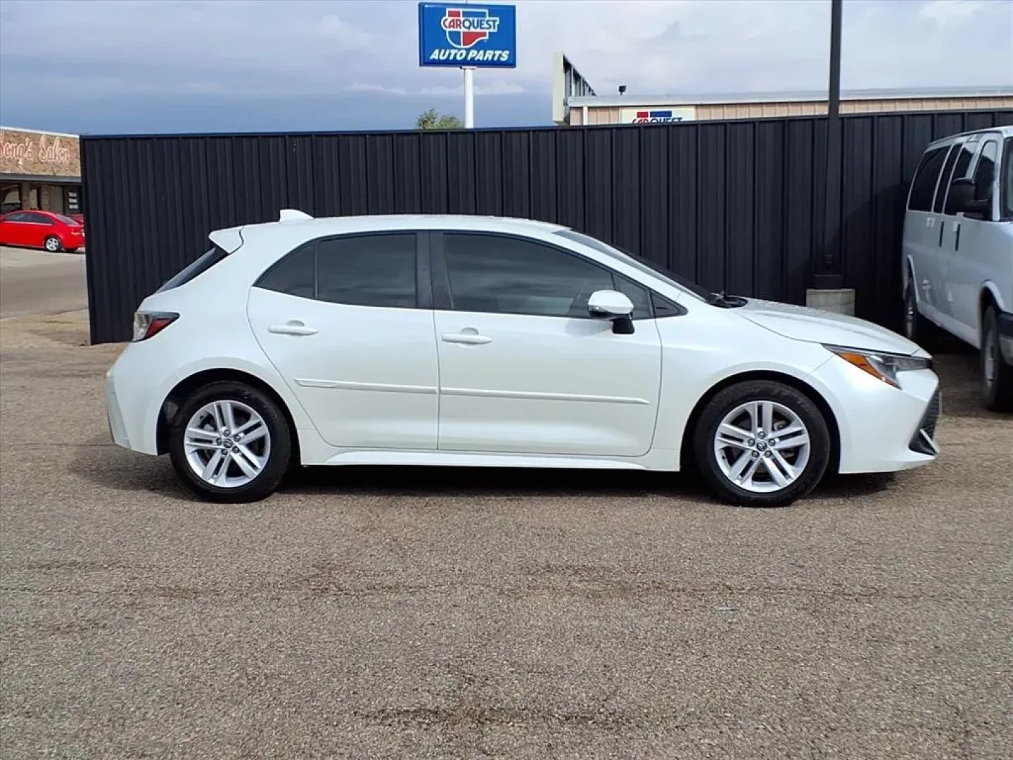 2019 Toyota COROLLA SE (JTNK4RBE1K3) with an 2.0L engine, CVT transmission, located at 1401 N. Hobart, Pampa, TX, 79065, (806) 665-9872, 35.549953, -100.975098 - **Discover Your Next Adventure with the 2019 Toyota Corolla XLE Tailored for Your Lifestyle!**<br /> <br /> Whether you're navigating the bustling streets of Pampa, TX, heading out on a family road trip, or commuting to work, the 2019 Toyota Corolla XLE is your reliable companion. Designed for thos - Photo#2