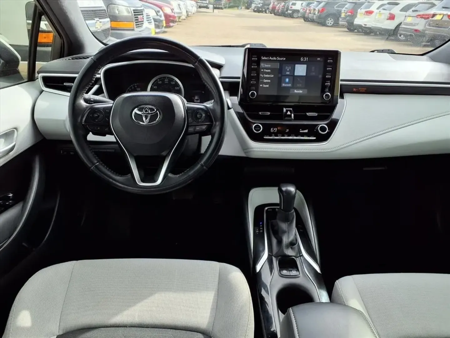 2019 Toyota Corolla XLE CVT (JTNK4RBE1K3) with an Other engine, located at 1401 N. Hobart, Pampa, TX, 79065, (806) 665-9872, 35.549953, -100.975098 - **Discover Your Next Adventure with the 2019 Toyota Corolla XLE Tailored for Your Lifestyle!**<br /> <br /> Whether you're navigating the bustling streets of Pampa, TX, heading out on a family road trip, or commuting to work, the 2019 Toyota Corolla XLE is your reliable companion. Designed for thos - Photo#10