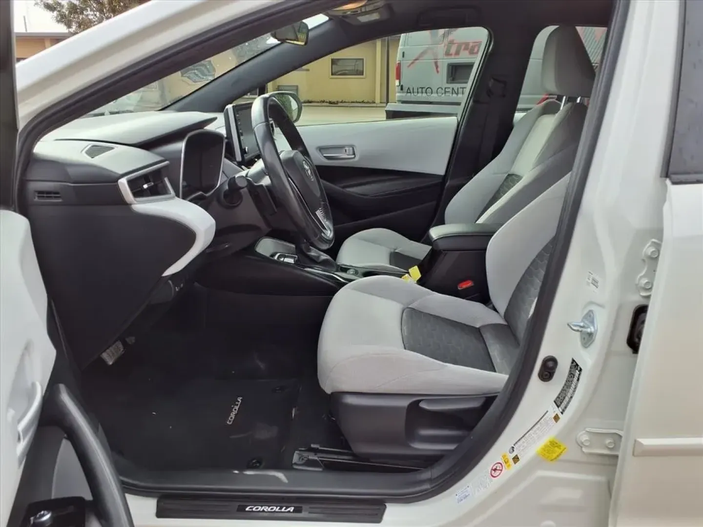 2019 Toyota Corolla XLE CVT (JTNK4RBE1K3) with an Other engine, located at 1401 N. Hobart, Pampa, TX, 79065, (806) 665-9872, 35.549953, -100.975098 - **Discover Your Next Adventure with the 2019 Toyota Corolla XLE Tailored for Your Lifestyle!**<br /> <br /> Whether you're navigating the bustling streets of Pampa, TX, heading out on a family road trip, or commuting to work, the 2019 Toyota Corolla XLE is your reliable companion. Designed for thos - Photo#11