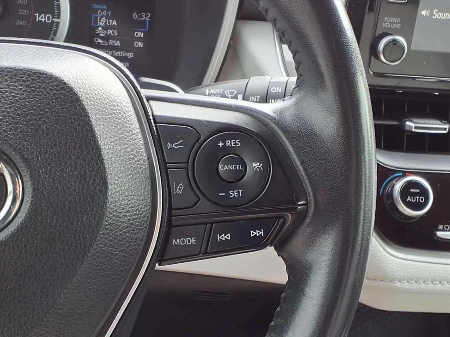 2019 Toyota Corolla XLE CVT (JTNK4RBE1K3) with an Other engine, located at 1401 N. Hobart, Pampa, TX, 79065, (806) 665-9872, 35.549953, -100.975098 - **Discover Your Next Adventure with the 2019 Toyota Corolla XLE Tailored for Your Lifestyle!**<br /> <br /> Whether you're navigating the bustling streets of Pampa, TX, heading out on a family road trip, or commuting to work, the 2019 Toyota Corolla XLE is your reliable companion. Designed for thos - Photo#9