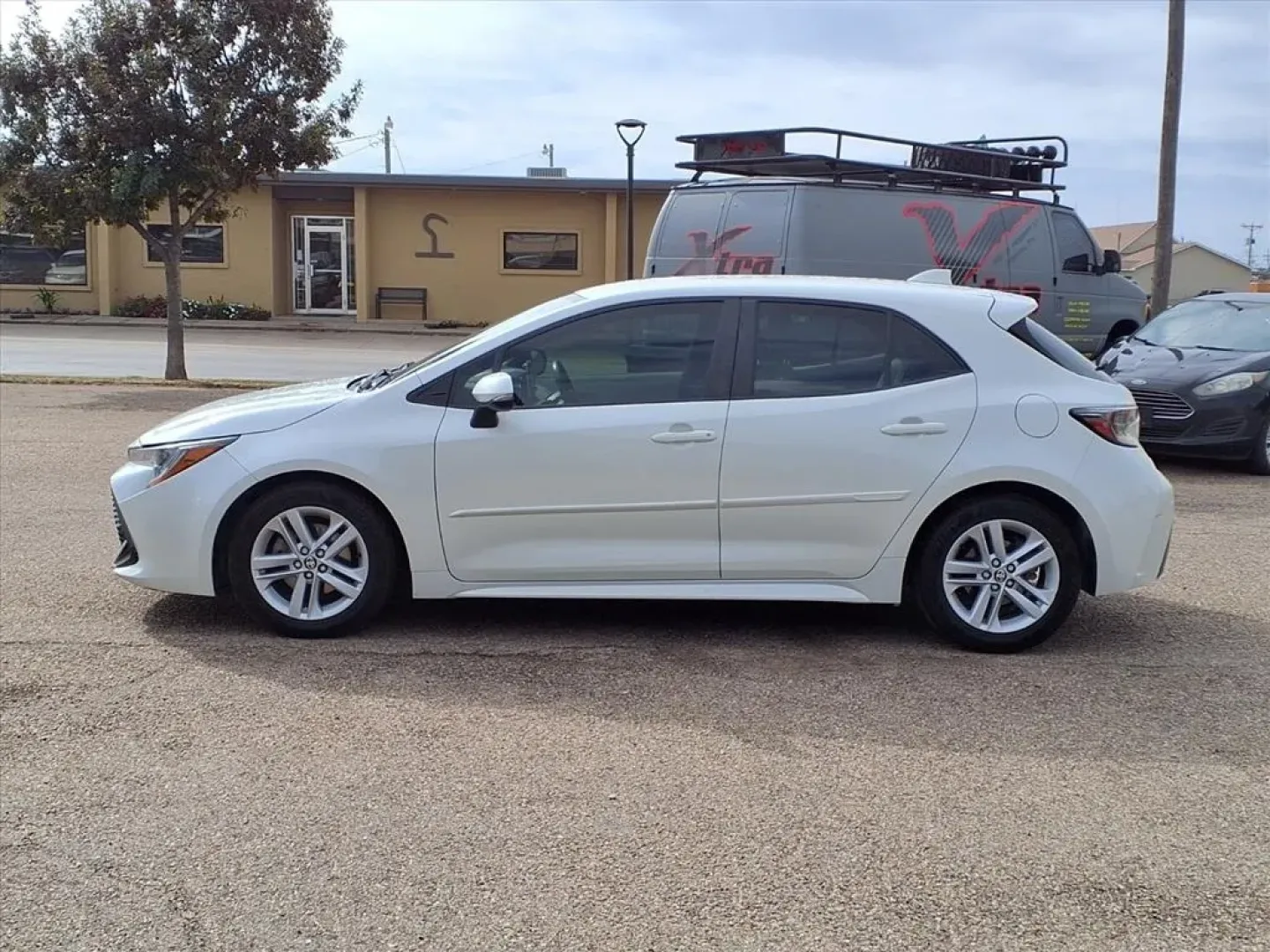 2019 Toyota Corolla XLE CVT (JTNK4RBE1K3) with an Other engine, located at 1401 N. Hobart, Pampa, TX, 79065, (806) 665-9872, 35.549953, -100.975098 - **Discover Your Next Adventure with the 2019 Toyota Corolla XLE Tailored for Your Lifestyle!**<br /> <br /> Whether you're navigating the bustling streets of Pampa, TX, heading out on a family road trip, or commuting to work, the 2019 Toyota Corolla XLE is your reliable companion. Designed for thos - Photo#4
