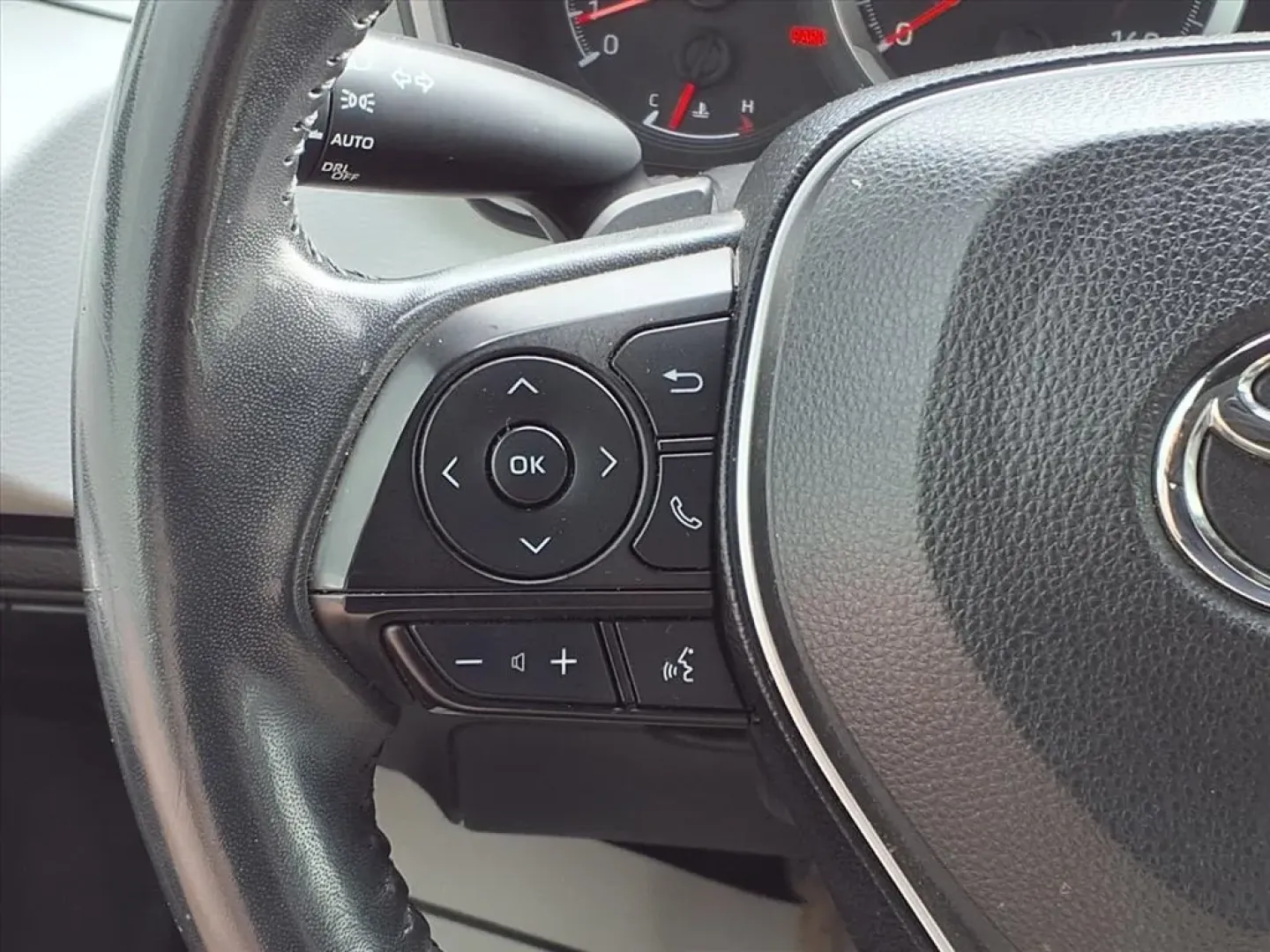 2019 Toyota Corolla XLE CVT (JTNK4RBE1K3) with an Other engine, located at 1401 N. Hobart, Pampa, TX, 79065, (806) 665-9872, 35.549953, -100.975098 - **Discover Your Next Adventure with the 2019 Toyota Corolla XLE Tailored for Your Lifestyle!**<br /> <br /> Whether you're navigating the bustling streets of Pampa, TX, heading out on a family road trip, or commuting to work, the 2019 Toyota Corolla XLE is your reliable companion. Designed for thos - Photo#8