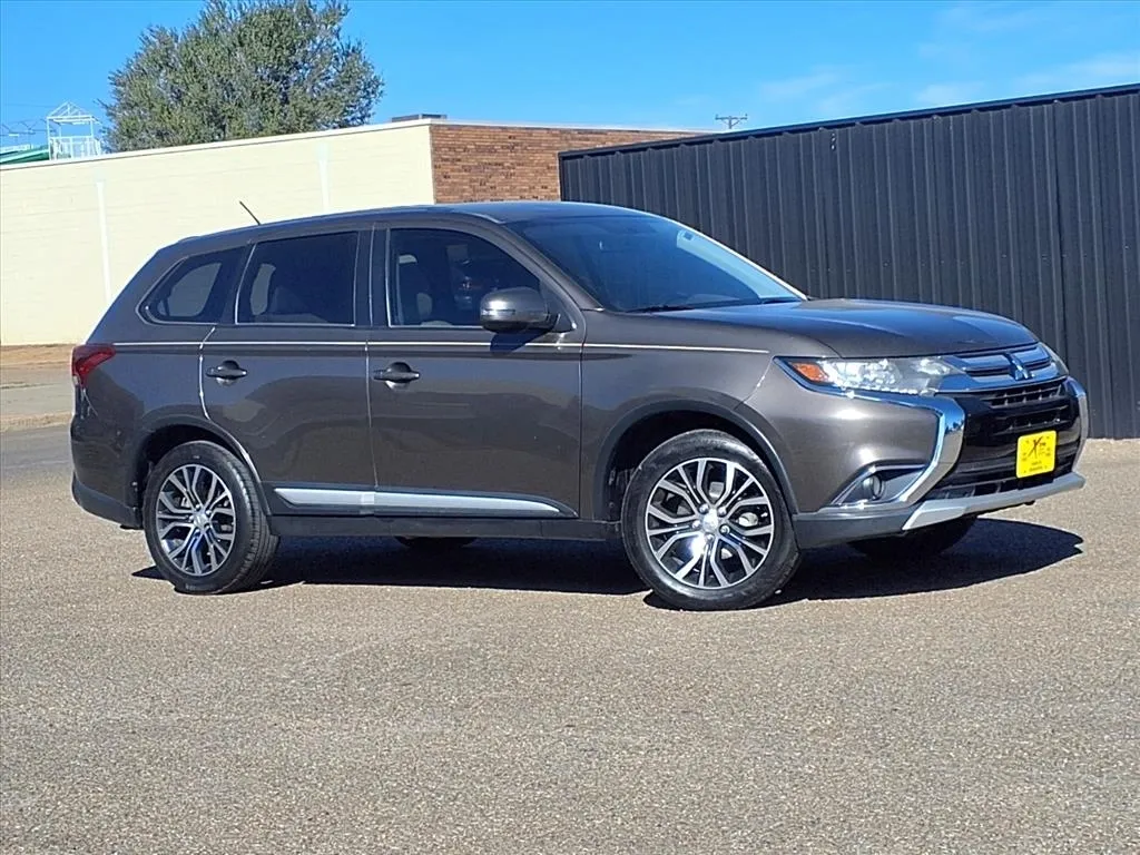 photo of 2016 Mitsubishi Outlander SE 2WD