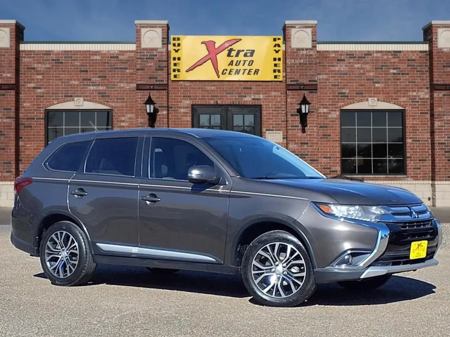 2016 Mitsubishi Outlander SE's photo
